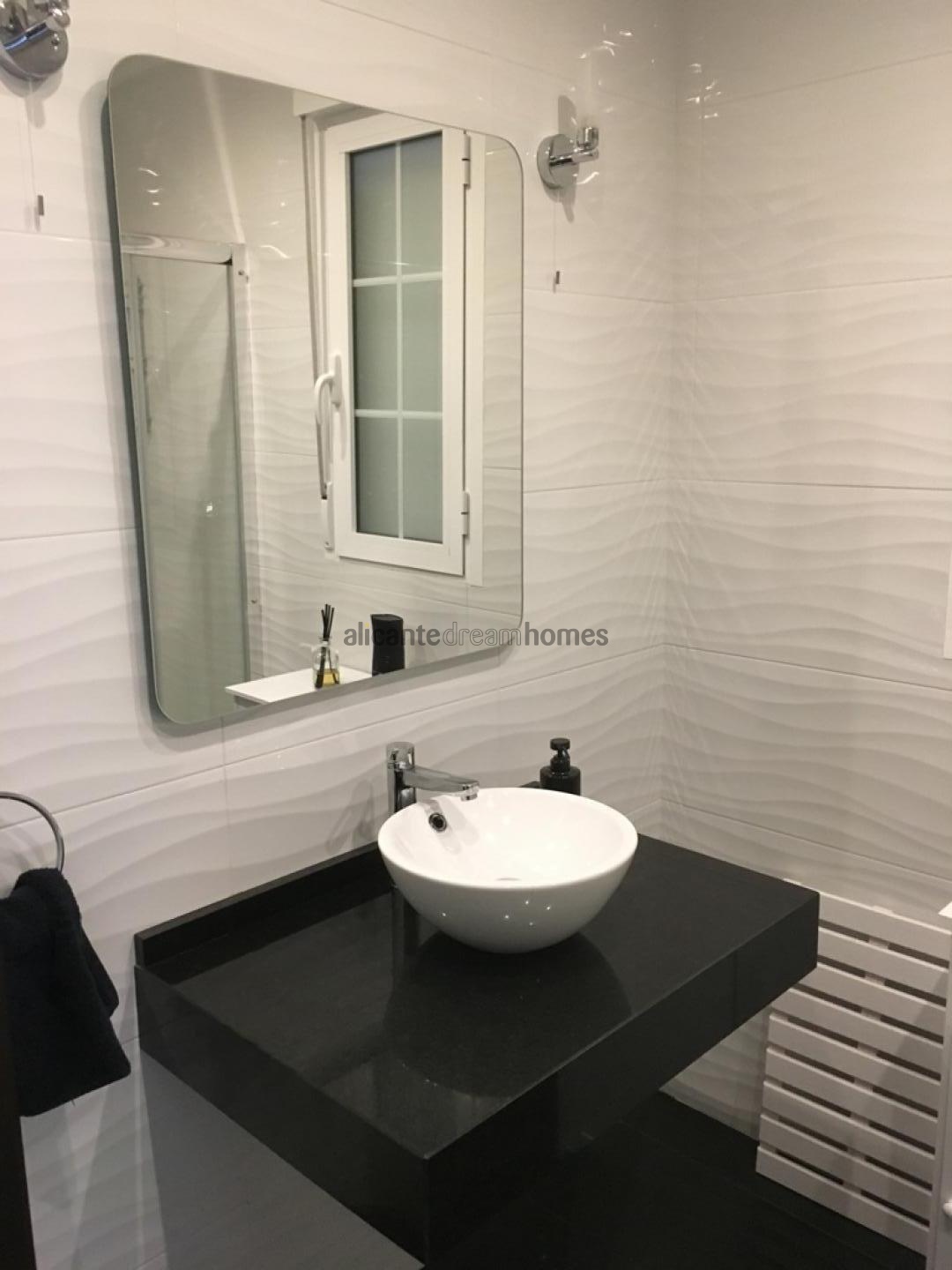 Resale - 3 Bedroom 2 Bathroom Villa in Pinoso -  - Alicante