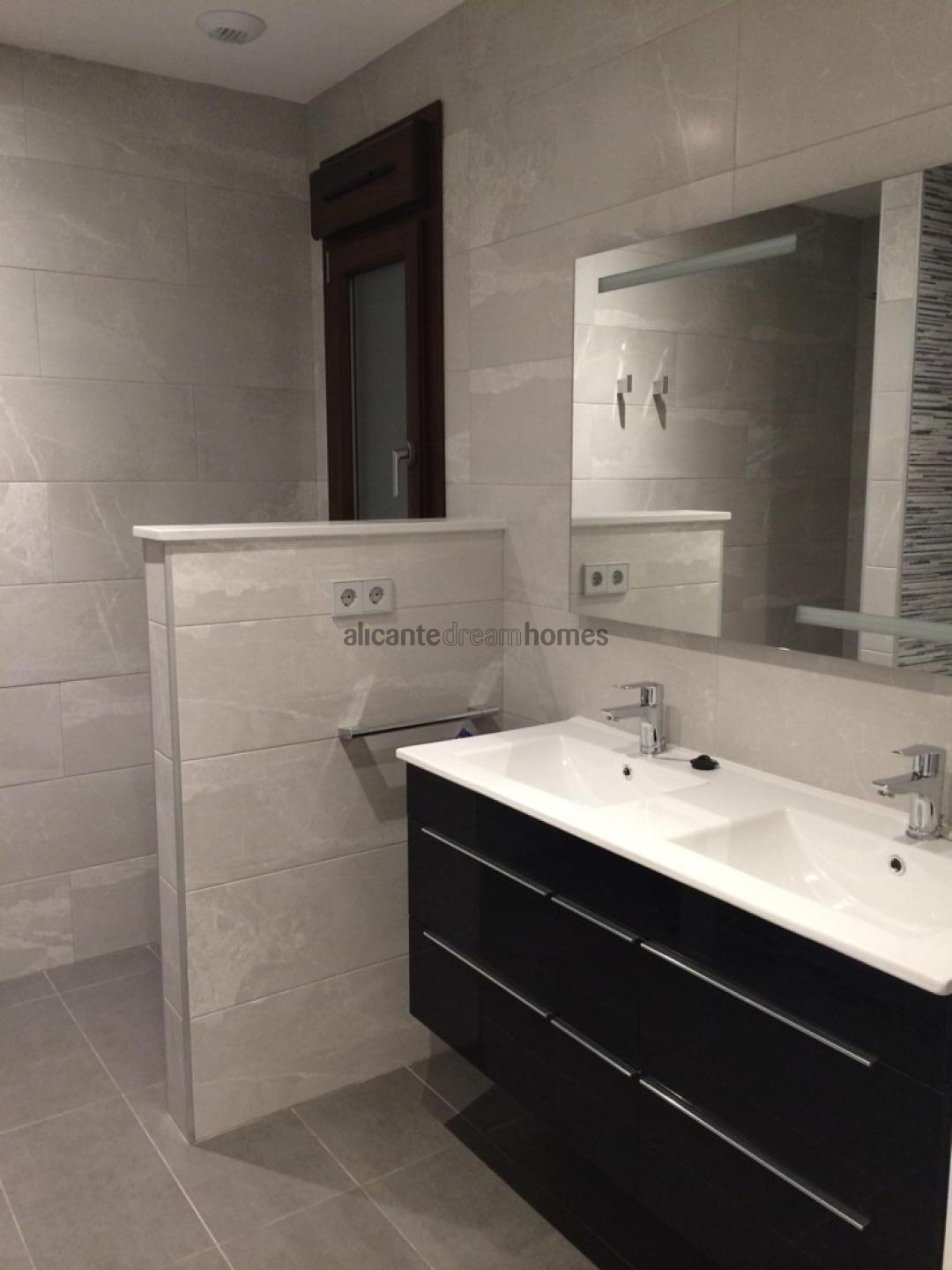 Resale - 3 Bedroom 2 Bathroom Villa in Pinoso -  - Alicante