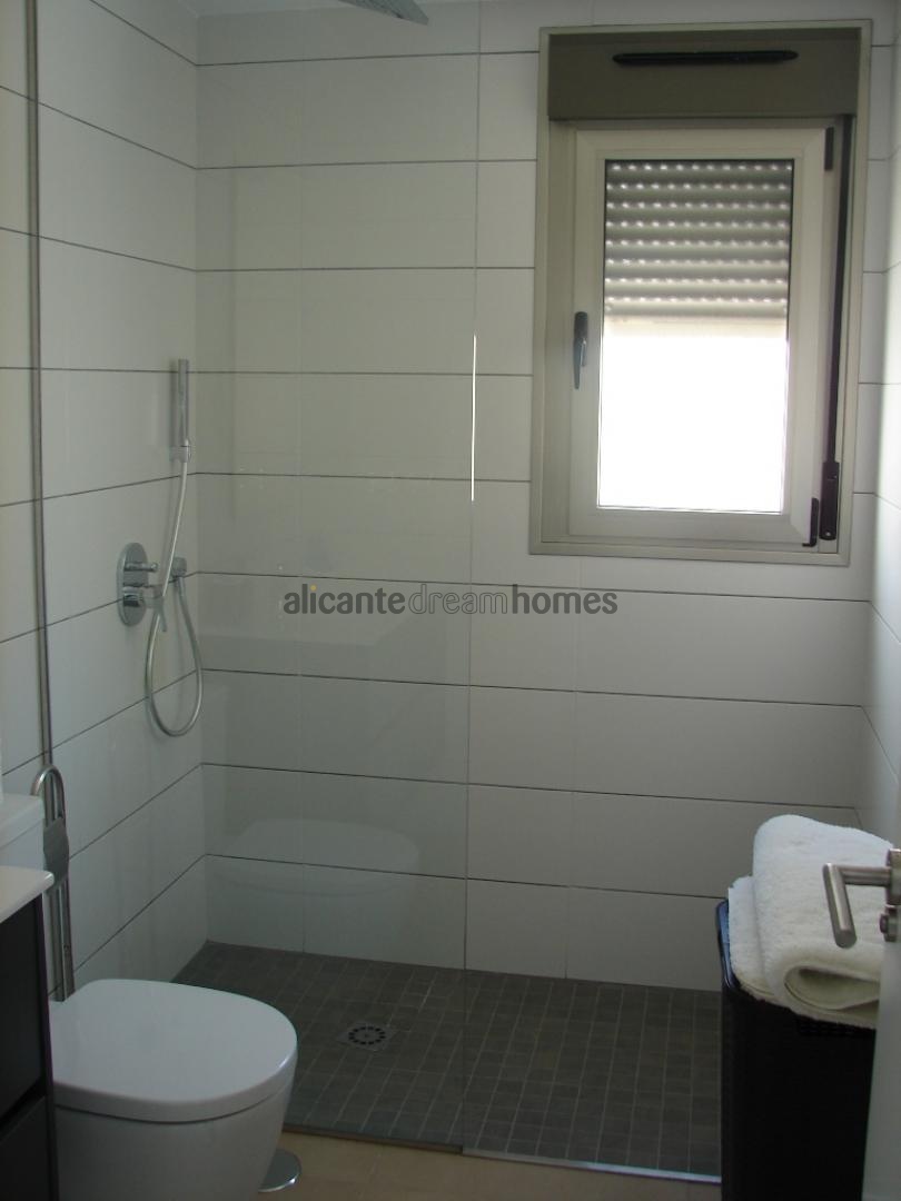 Resale - 3 Bedroom 2 Bathroom Villa in Pinoso -  - Alicante