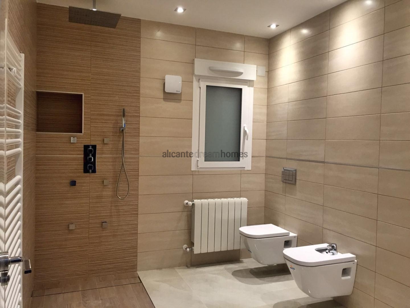 Resale - 3 Bedroom 2 Bathroom Villa in Pinoso -  - Alicante