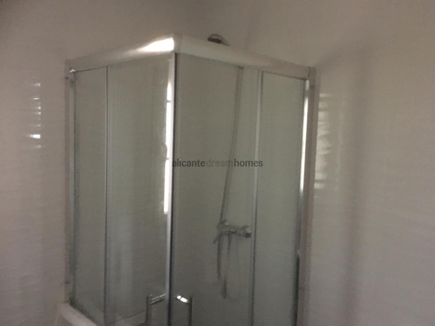 Resale - 3 Bedroom 2 Bathroom Villa in Pinoso -  - Alicante