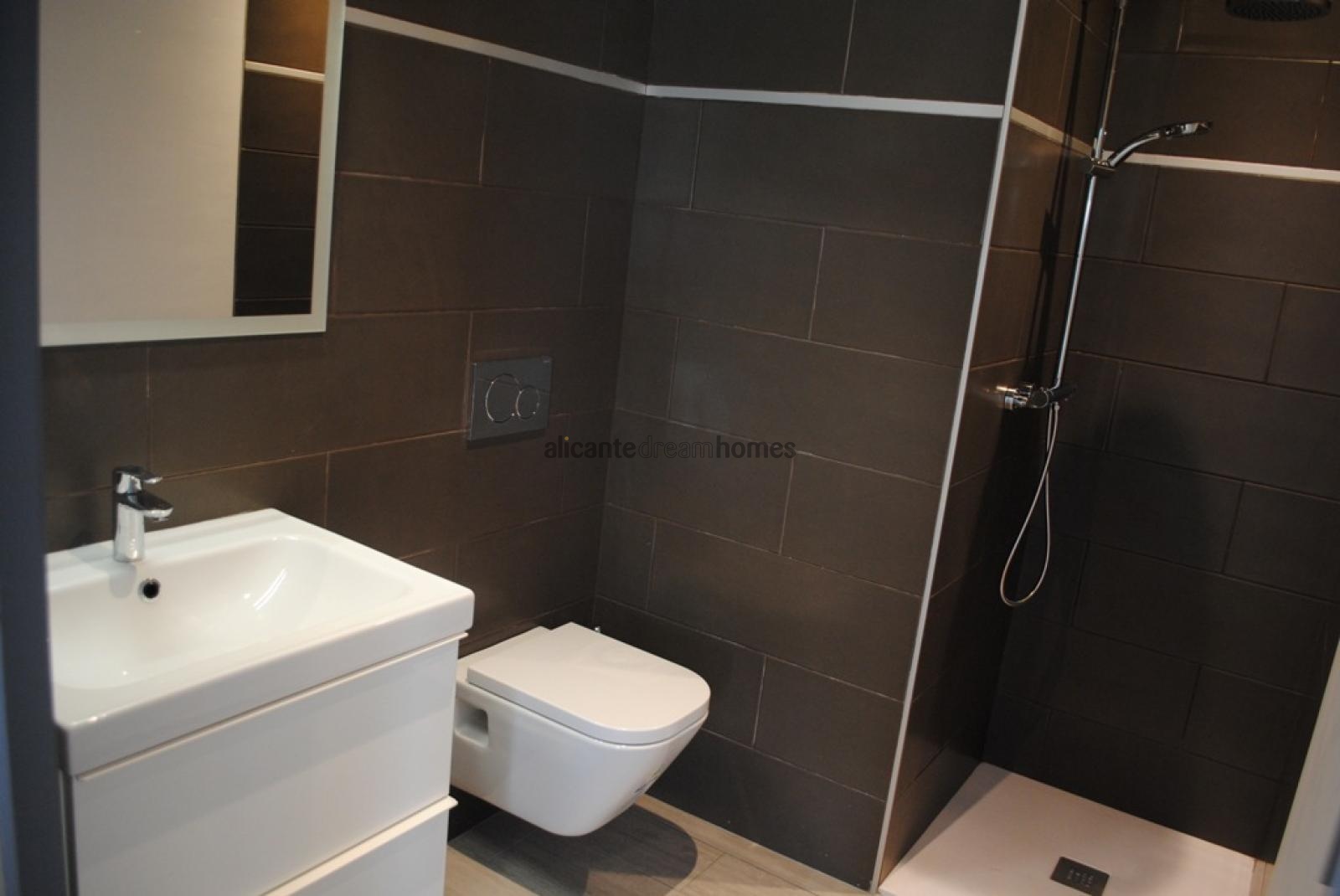 Resale - 3 Bedroom 2 Bathroom Villa in Pinoso -  - Alicante