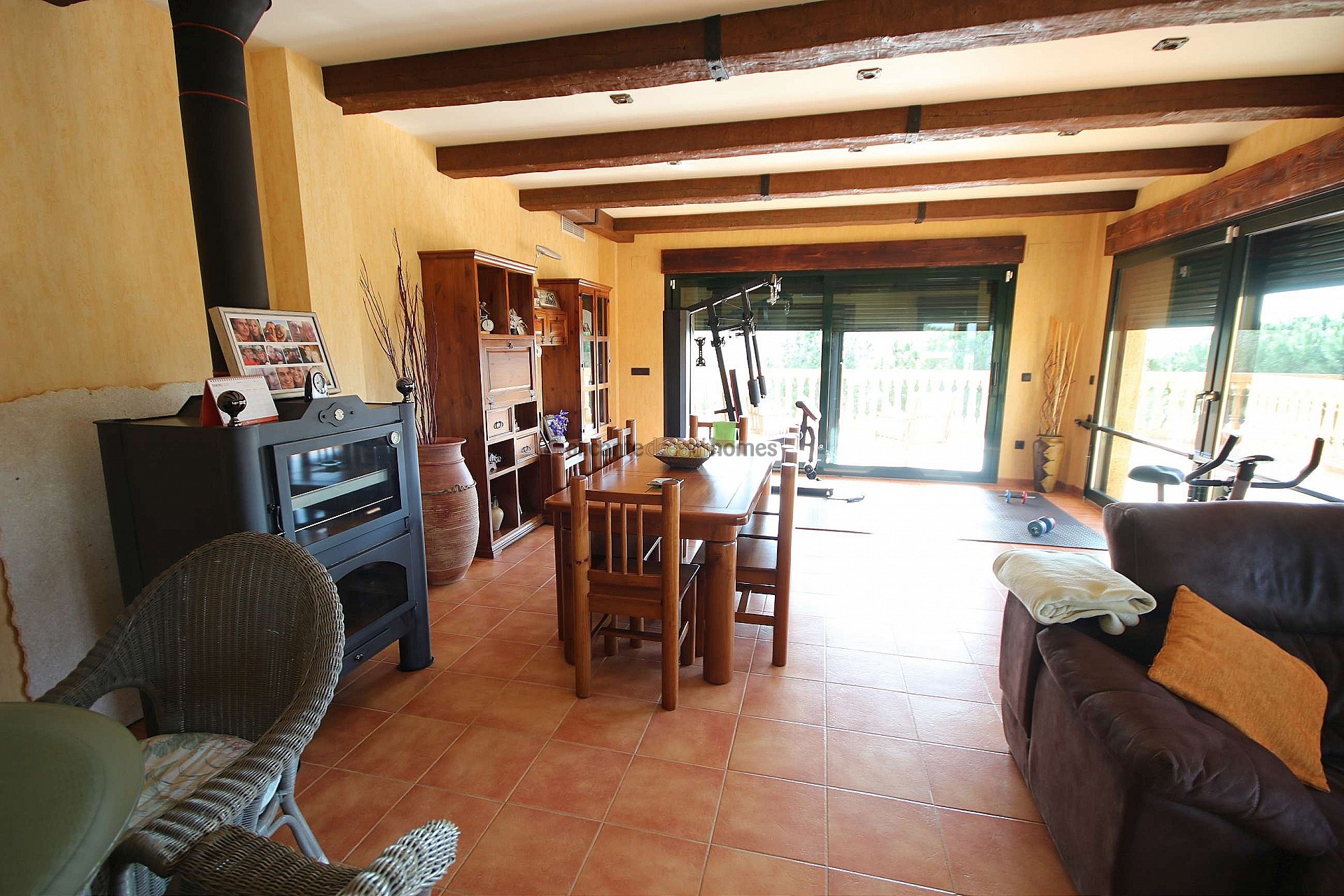 Resale - 4 Bedroom 2 Bathroom Villa in Petrer -  - Alicante