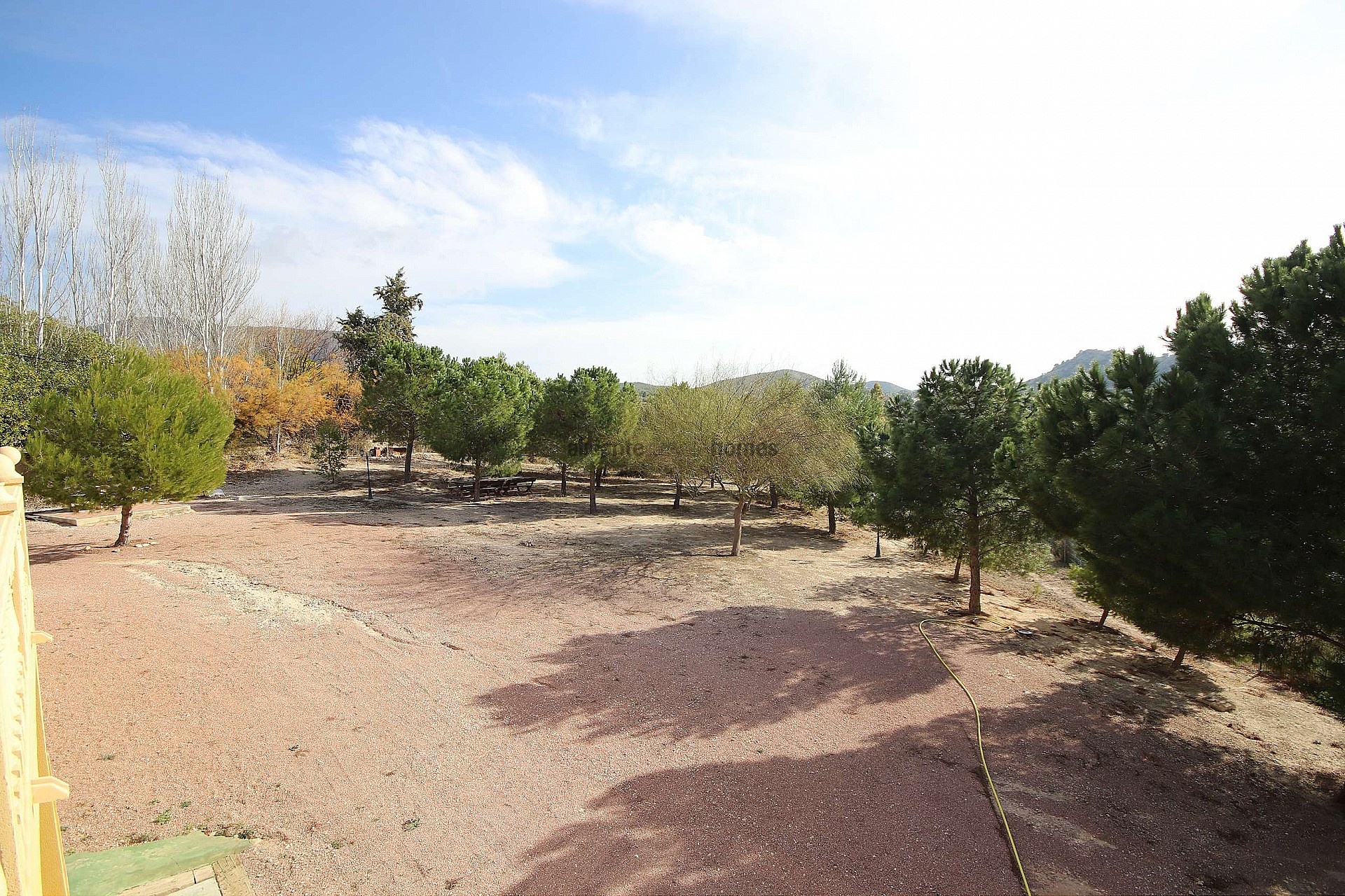 Resale - 4 Bedroom 2 Bathroom Villa in Petrer -  - Alicante