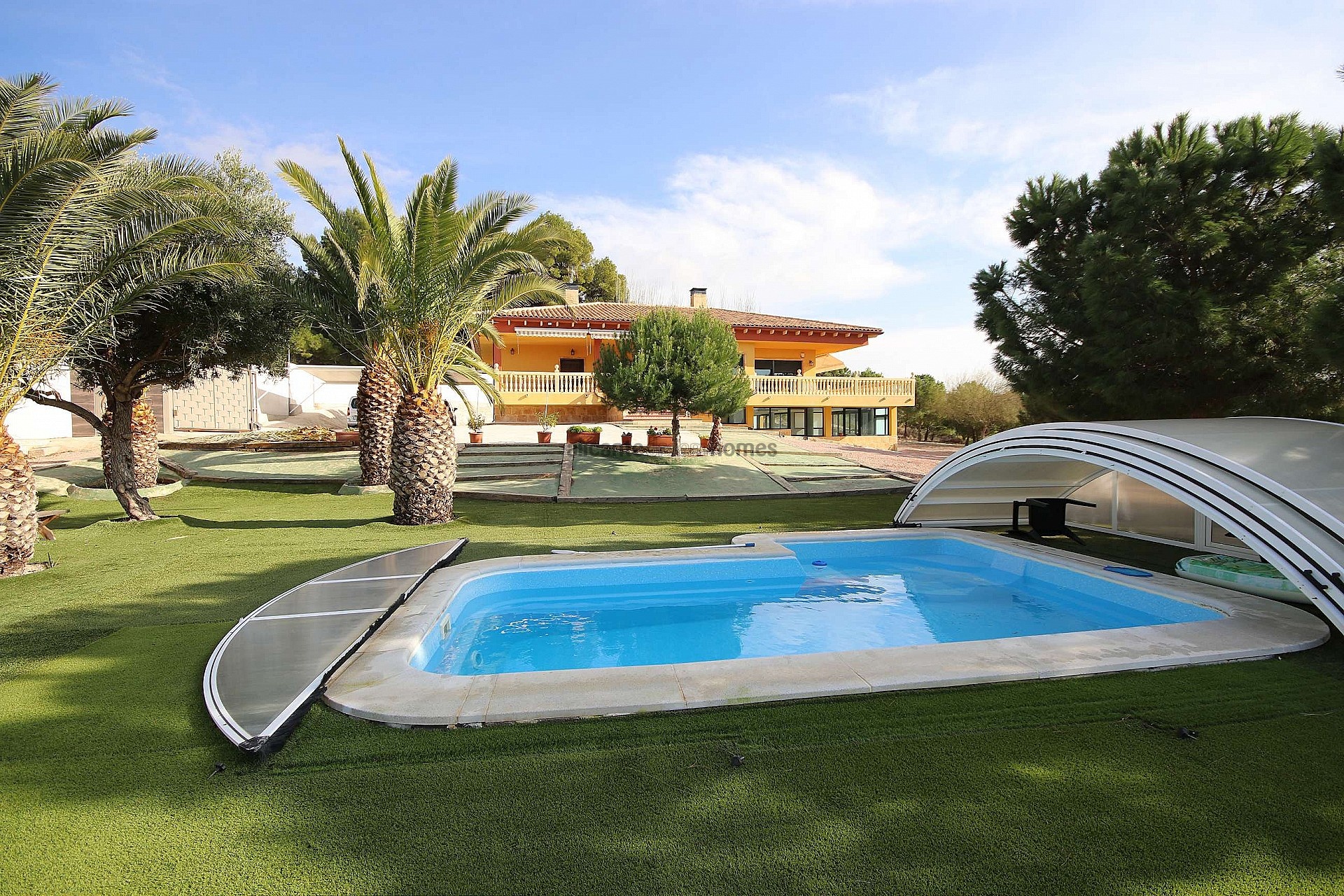 Resale - 4 Bedroom 2 Bathroom Villa in Petrer -  - Alicante