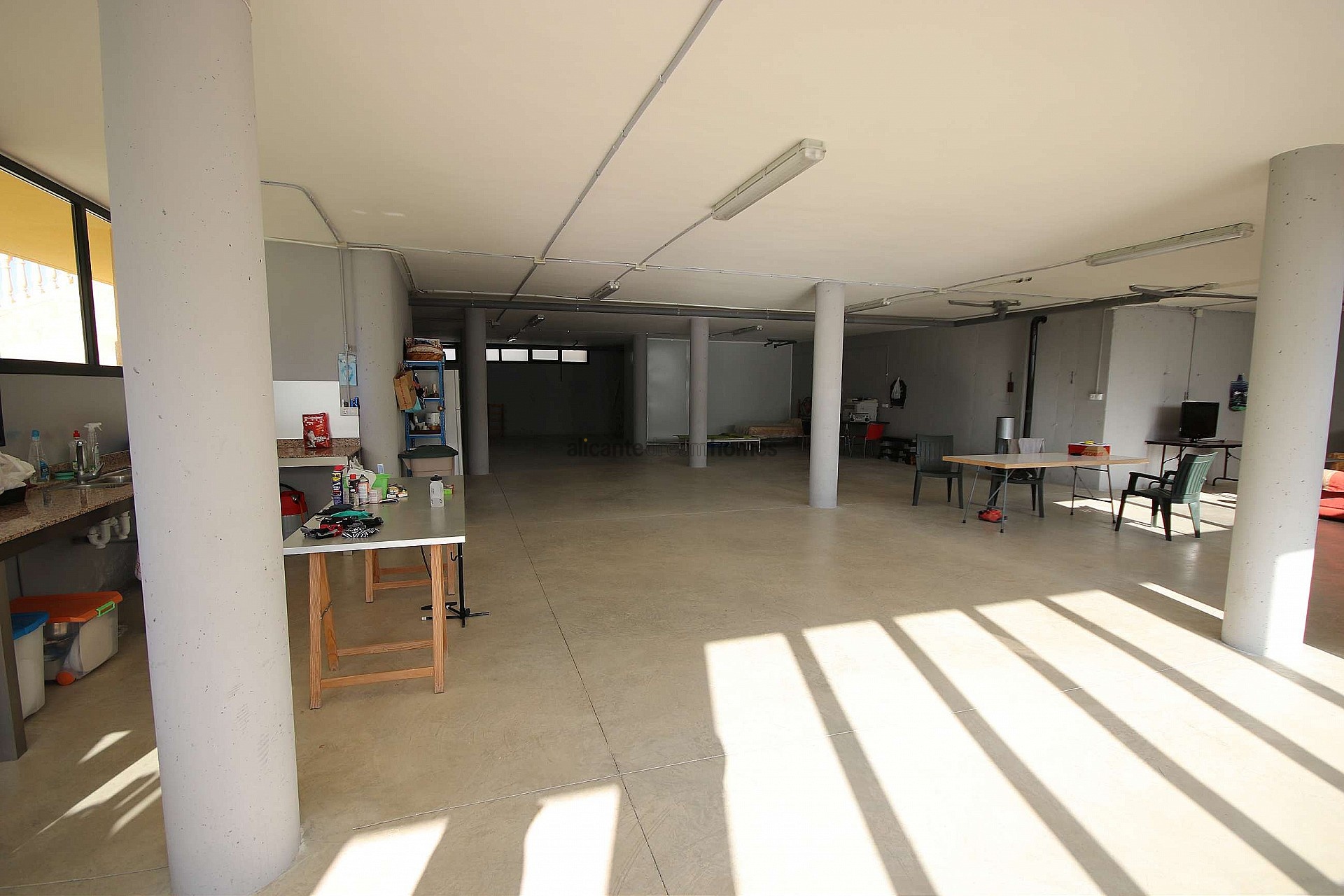 Resale - 4 Bedroom 2 Bathroom Villa in Petrer -  - Alicante