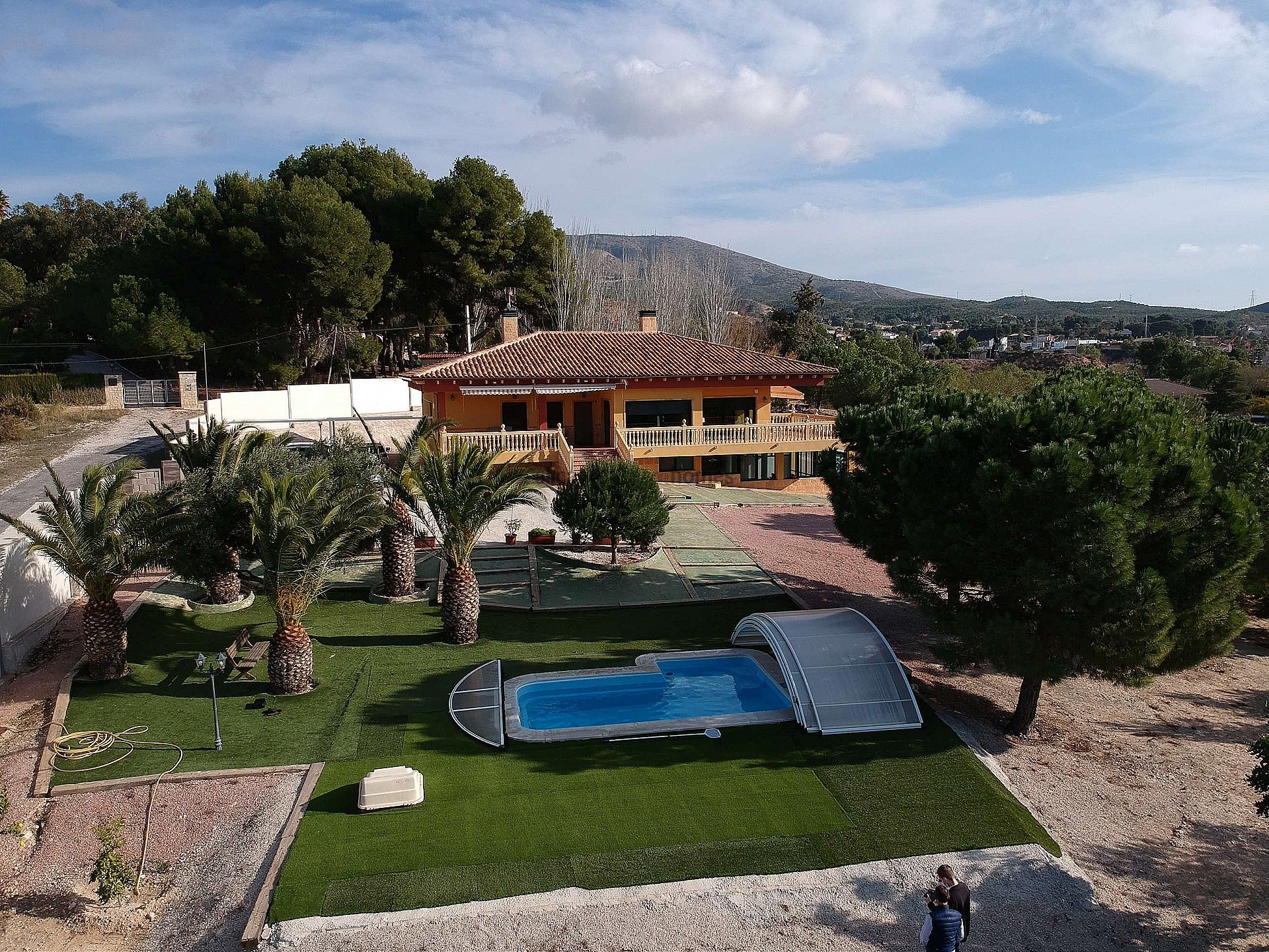 Resale - 4 Bedroom 2 Bathroom Villa in Petrer -  - Alicante