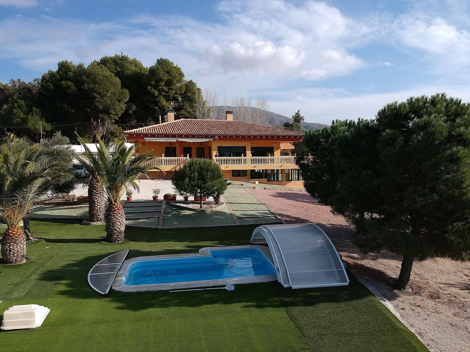 Resale - 4 Bedroom 2 Bathroom Villa in Petrer -  - Alicante