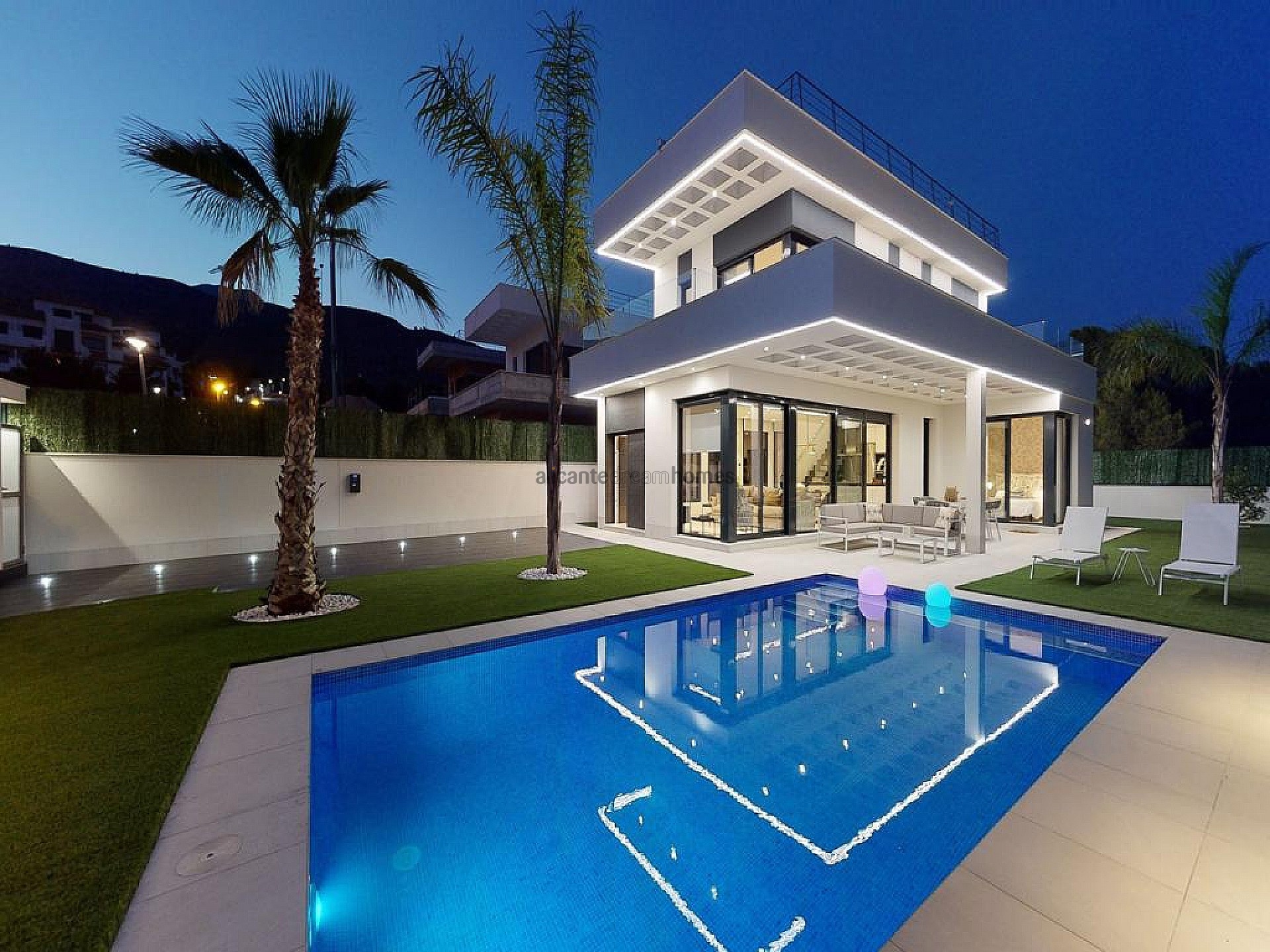 3 Bedroom 3 Bathroom Villa in Benidorm