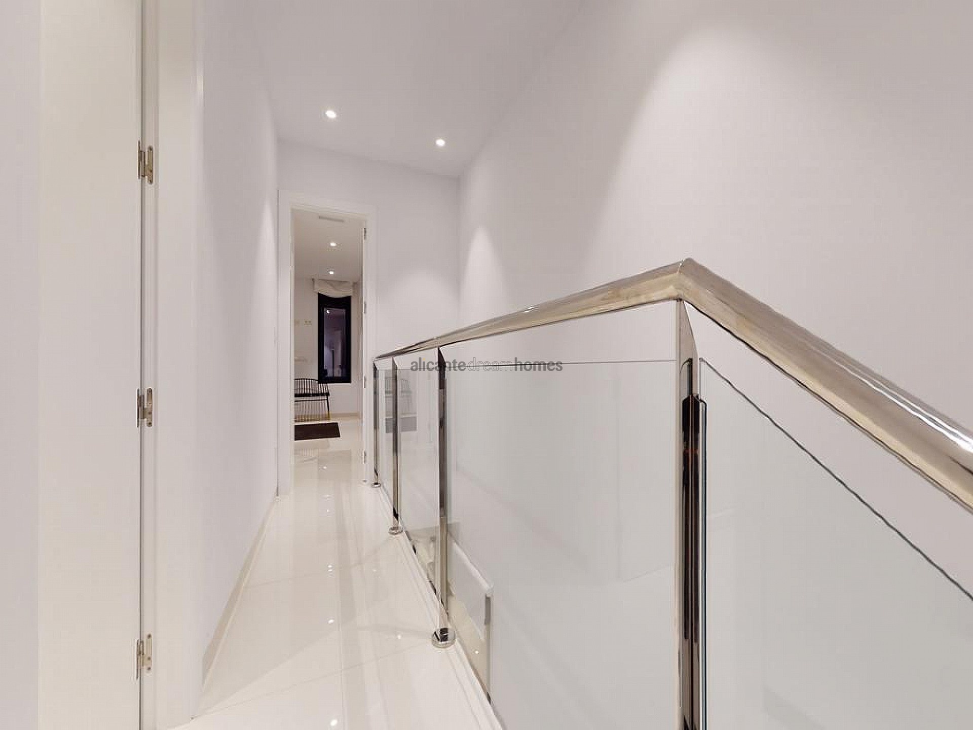 Resale - 3 Bedroom 3 Bathroom Villa in Benidorm -  - Alicante