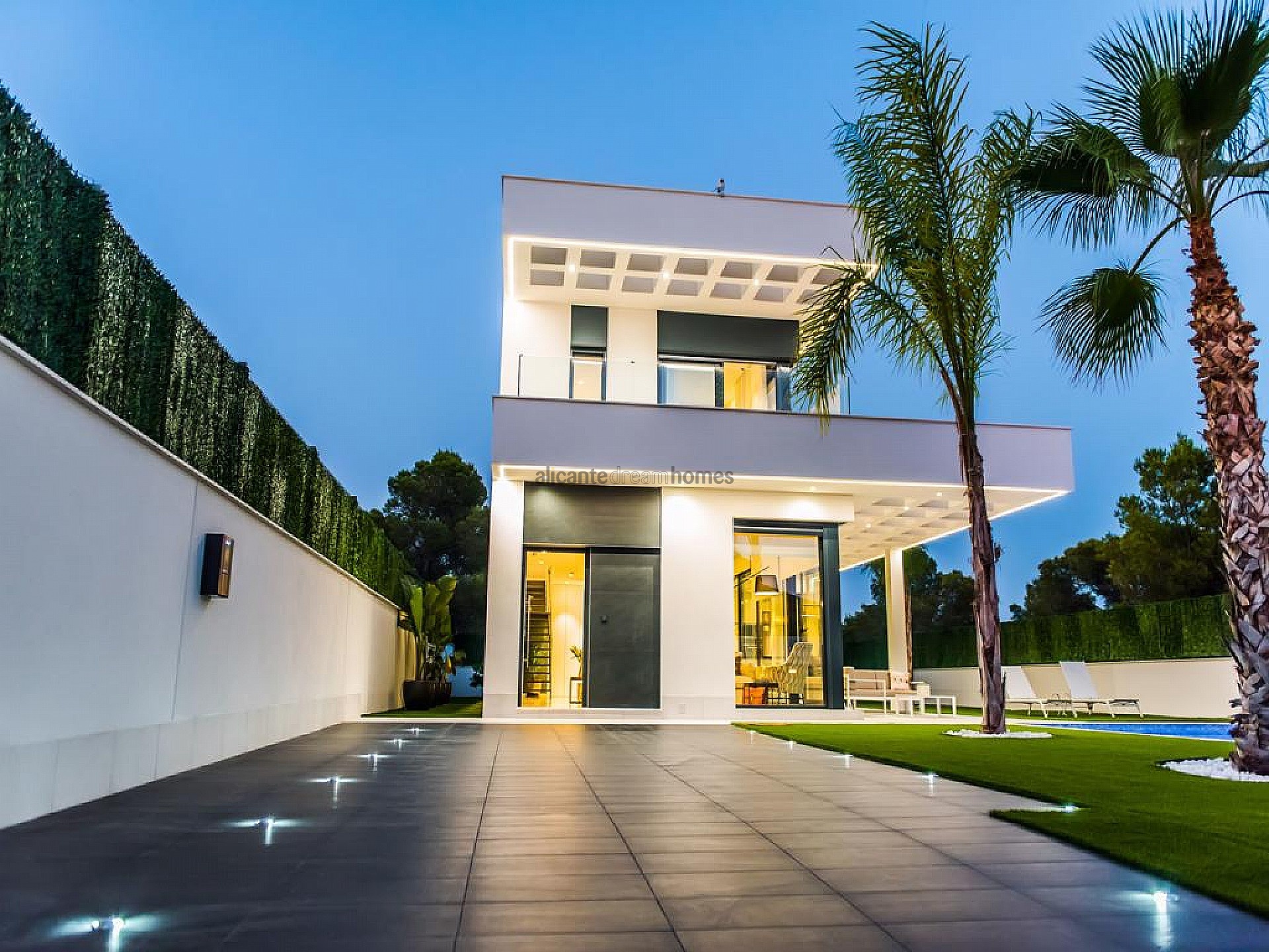 Resale - 3 Bedroom 3 Bathroom Villa in Benidorm -  - Alicante