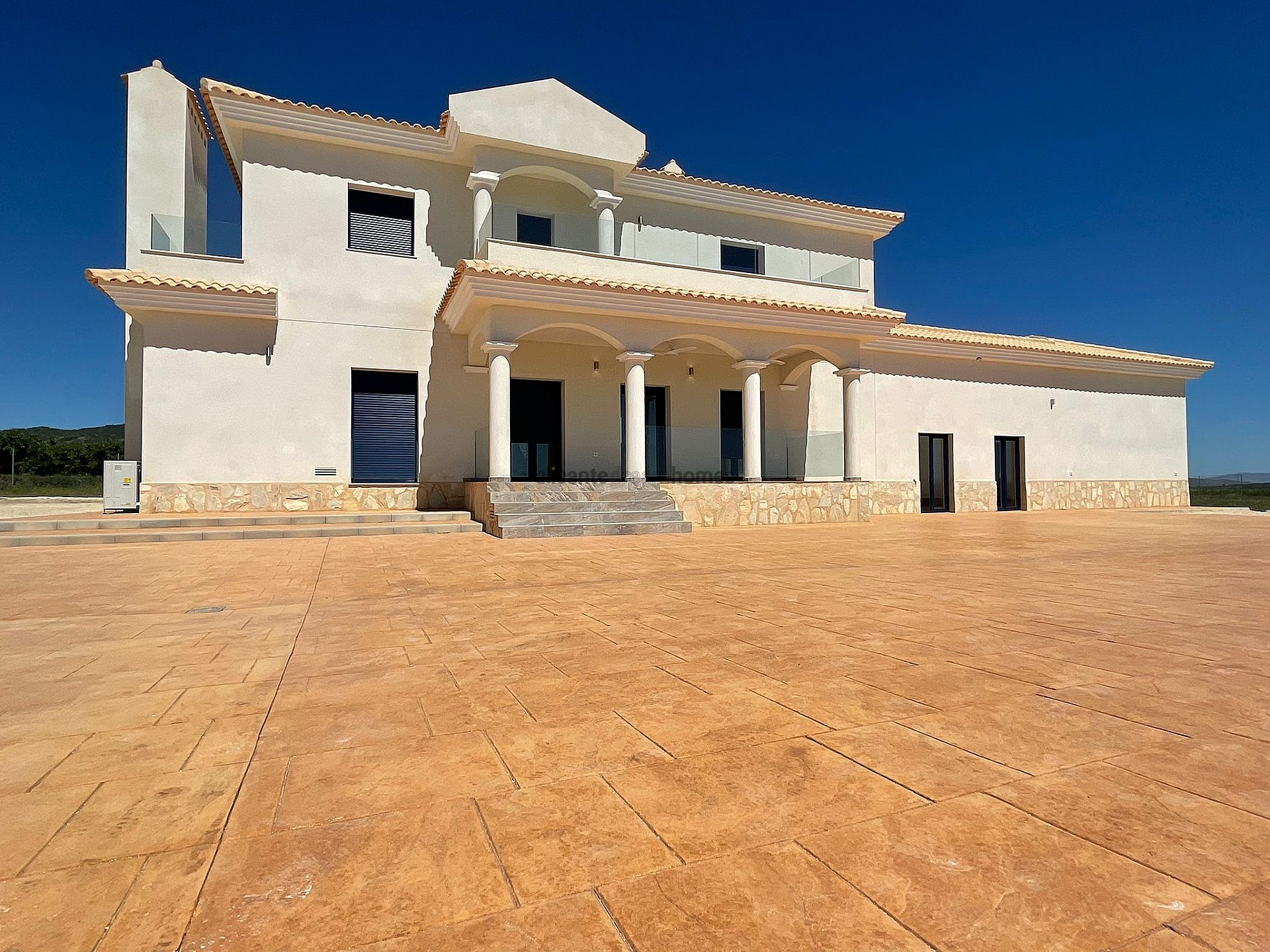 Resale - 4 Bedroom 3 Bathroom Villa in Pinoso -  - Alicante