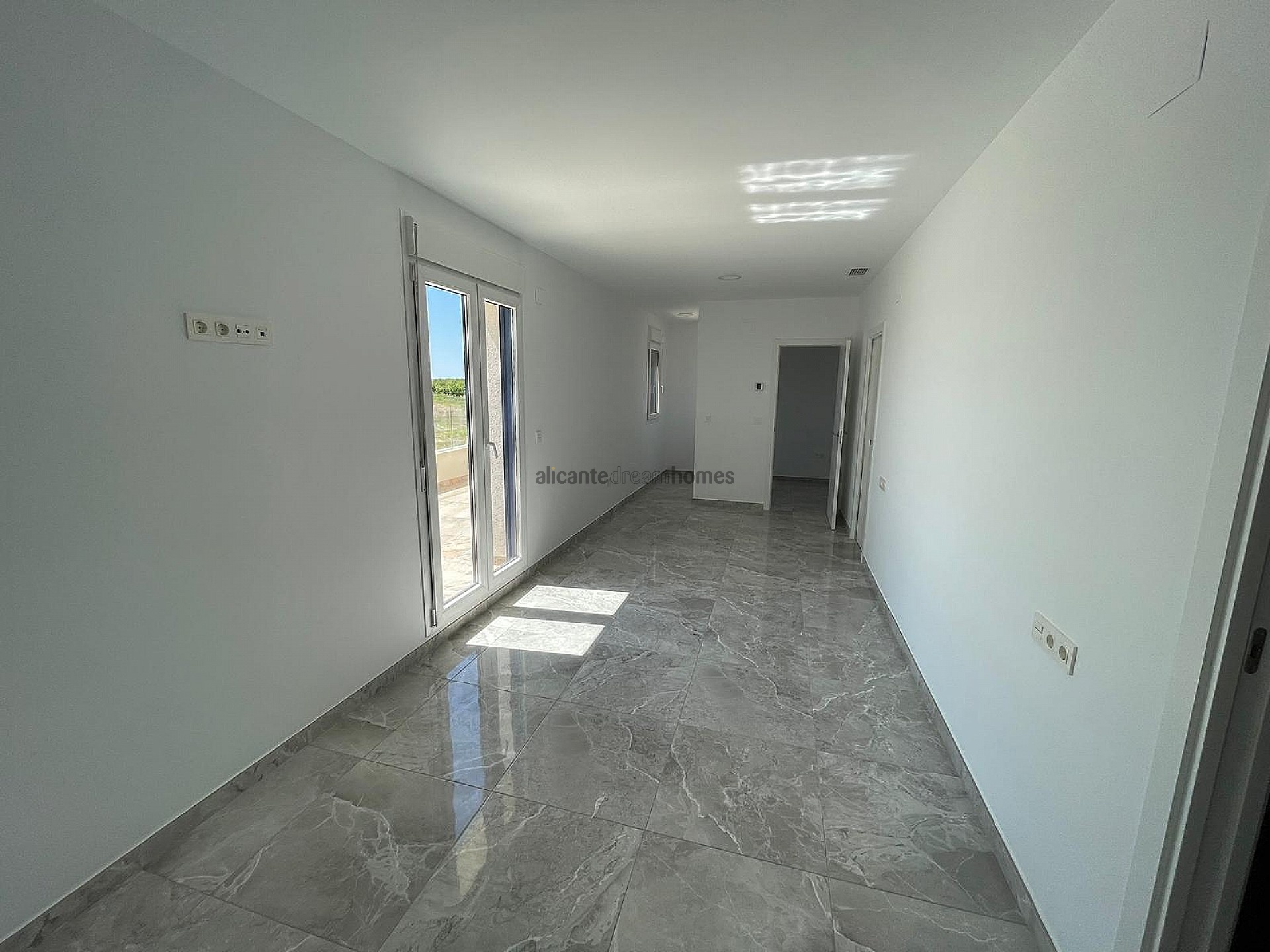 Resale - 4 Bedroom 3 Bathroom Villa in Pinoso -  - Alicante