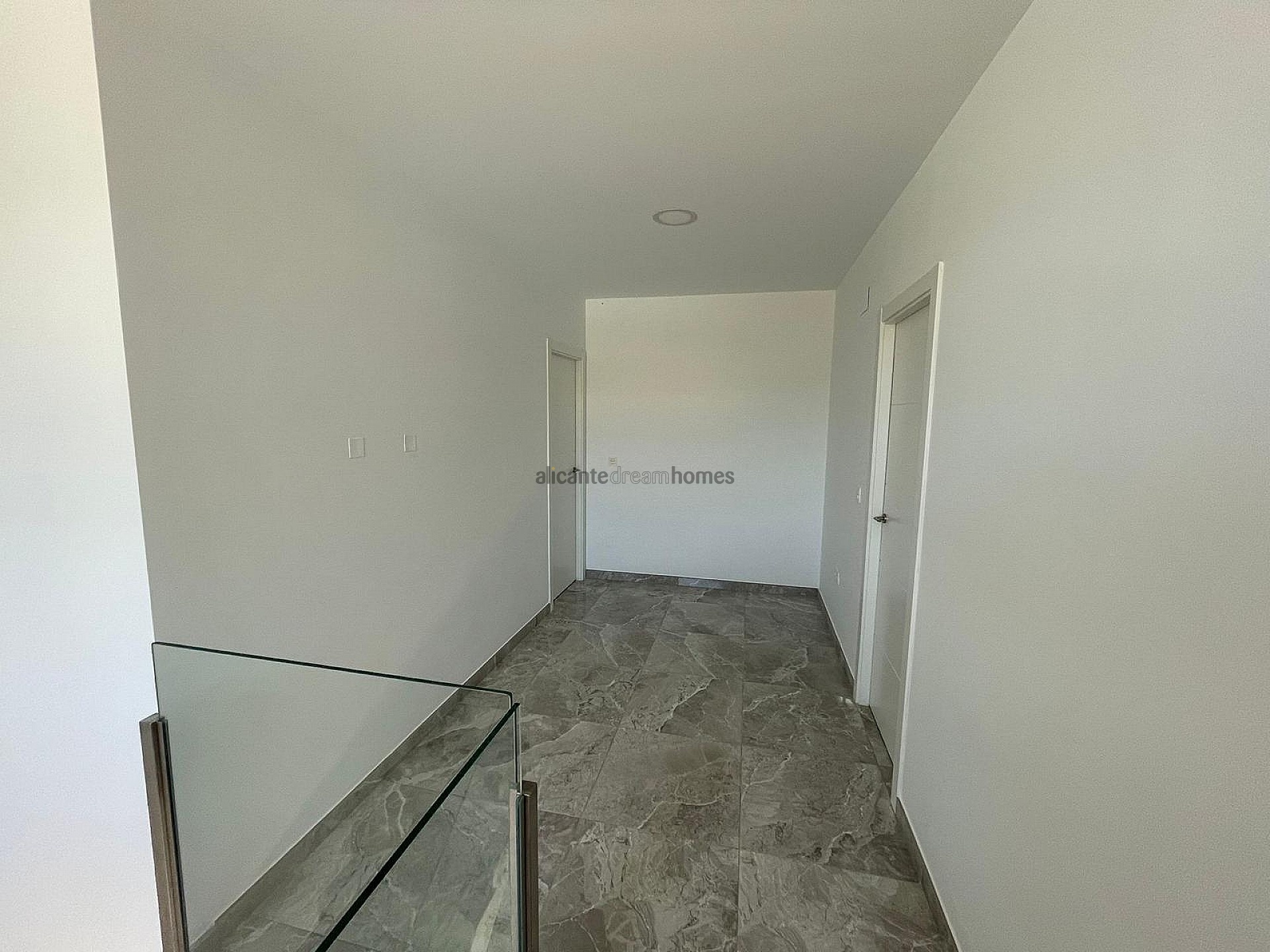 Resale - 4 Bedroom 3 Bathroom Villa in Pinoso -  - Alicante