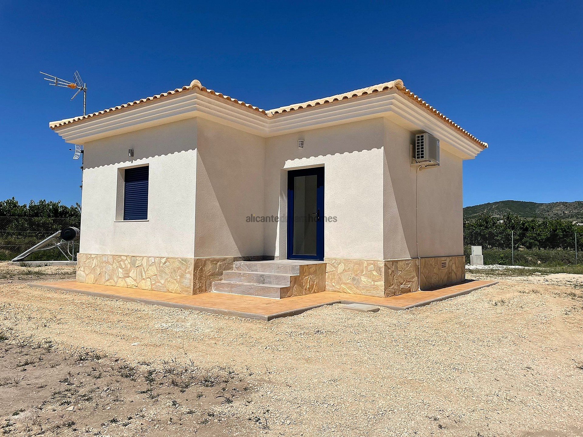 Resale - 4 Bedroom 3 Bathroom Villa in Pinoso -  - Alicante
