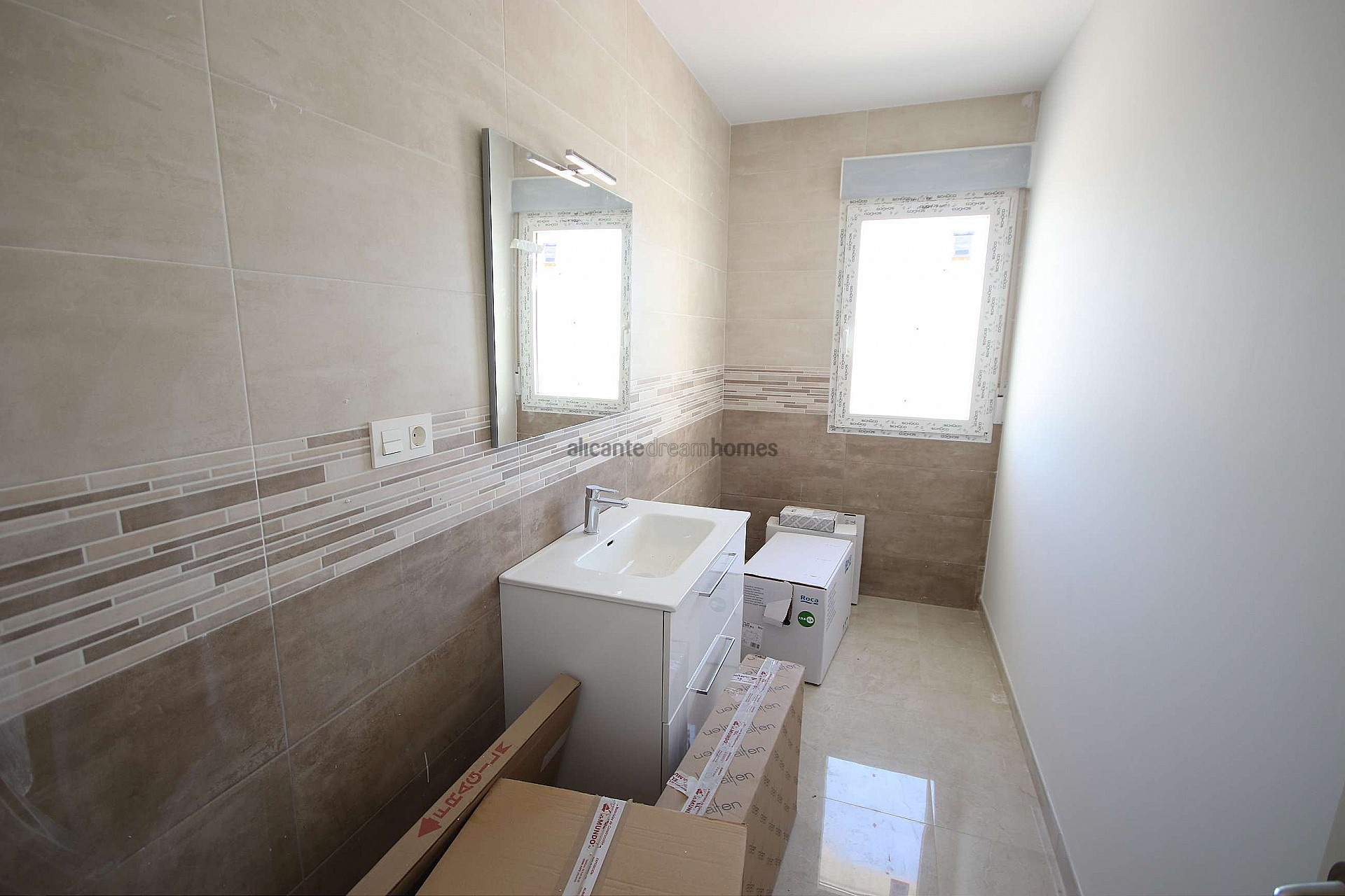 Resale - 4 Bedroom 3 Bathroom Villa in Pinoso -  - Alicante