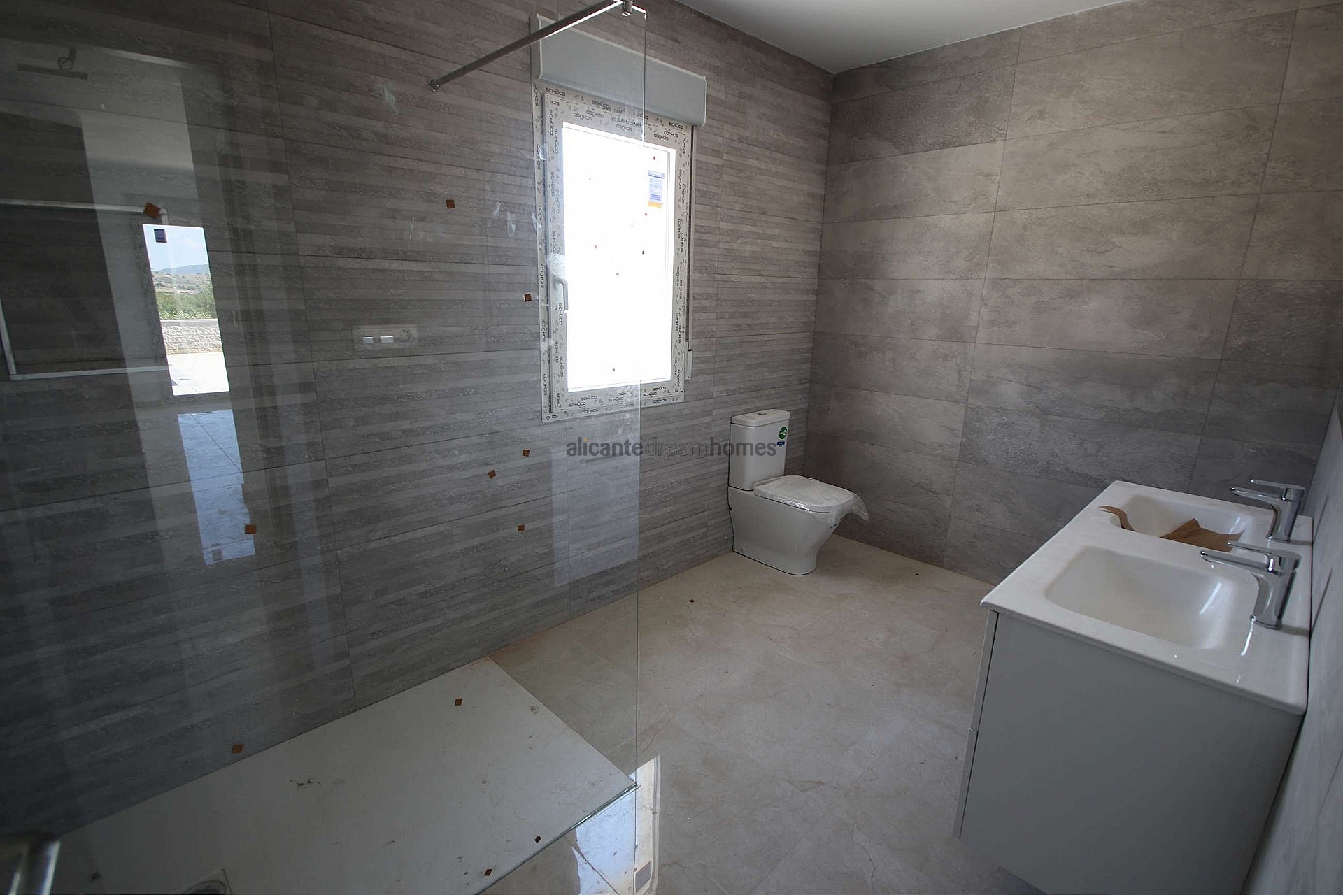Resale - 4 Bedroom 3 Bathroom Villa in Pinoso -  - Alicante