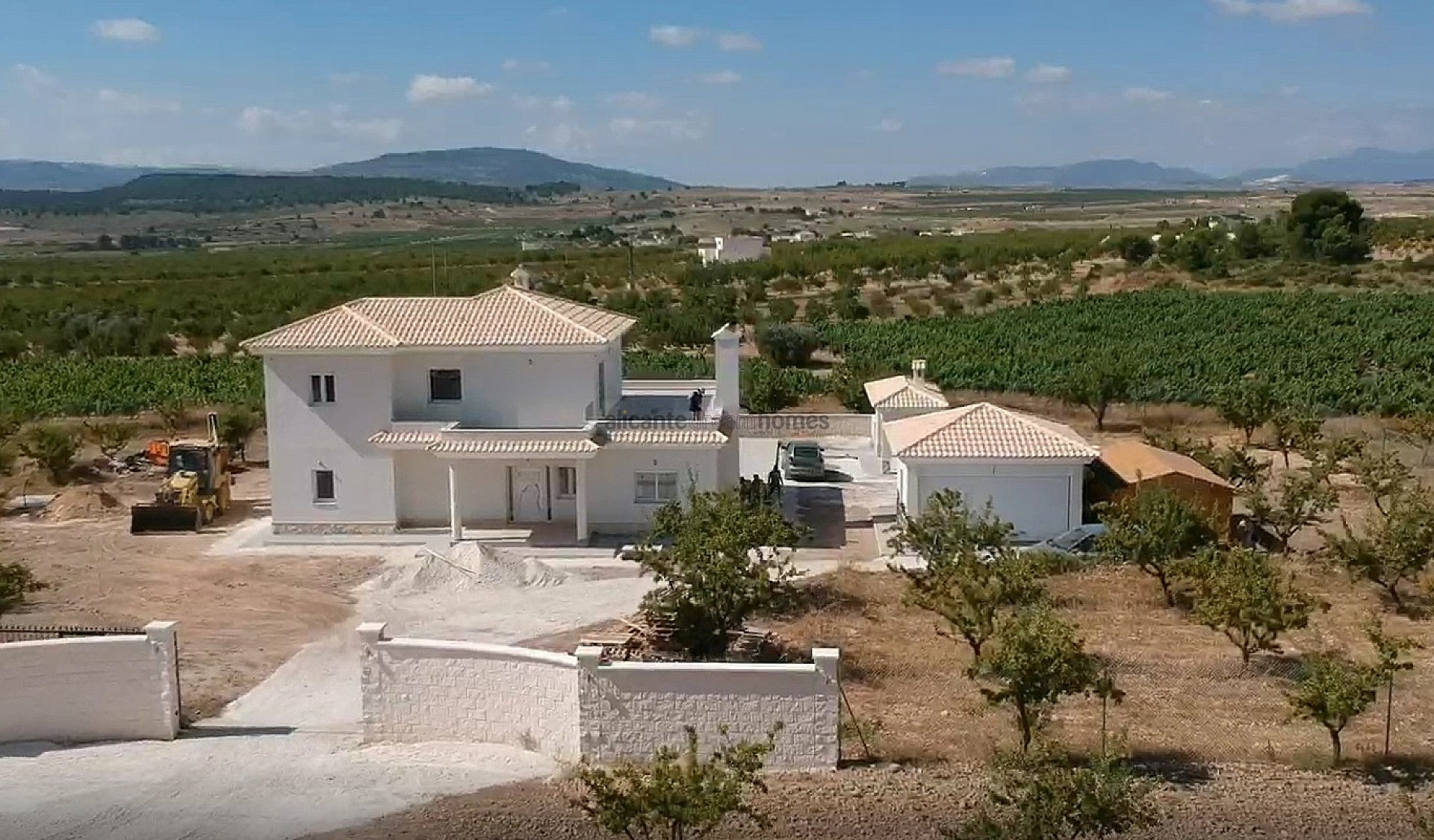 Resale - 4 Bedroom 3 Bathroom Villa in Pinoso -  - Alicante