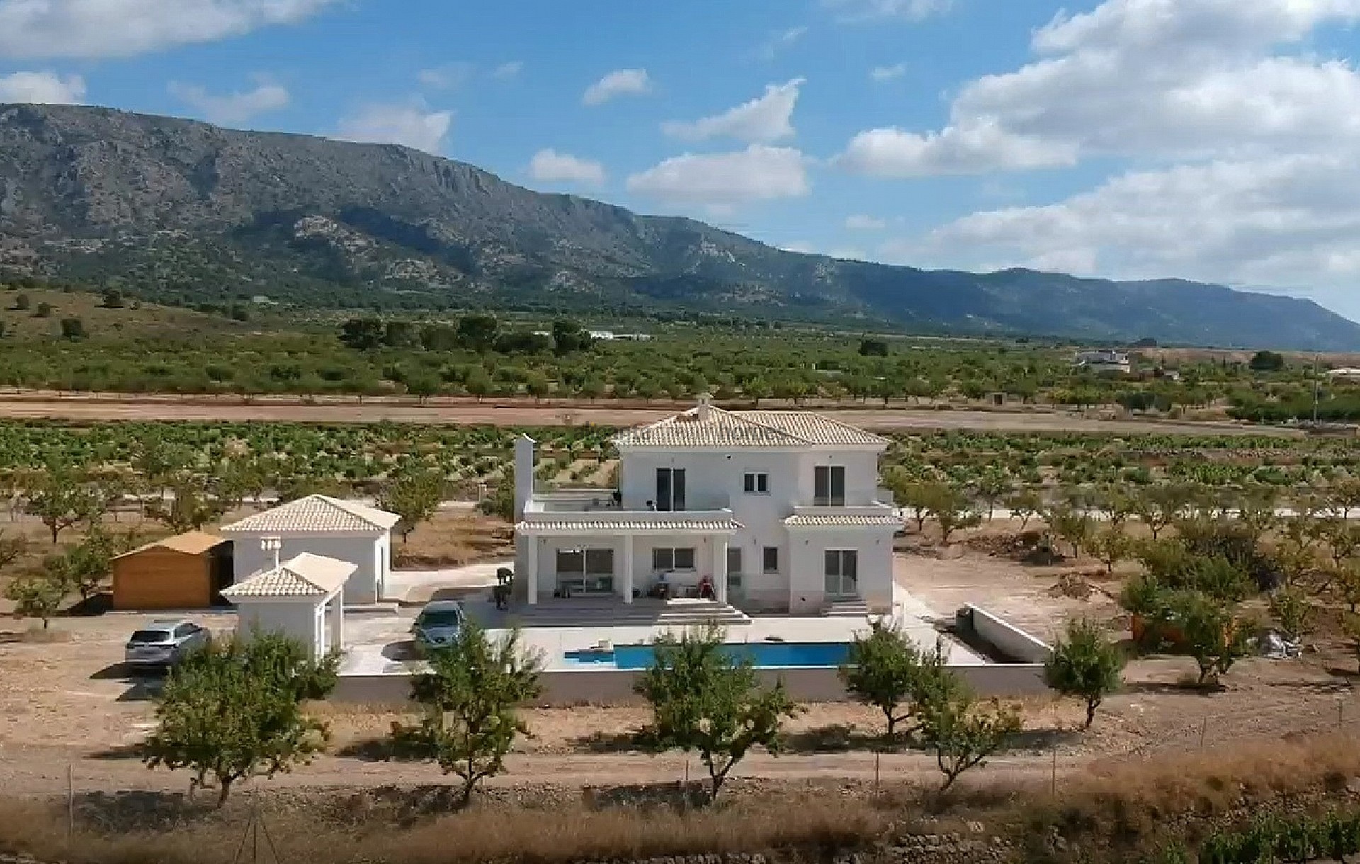 Resale - 4 Bedroom 3 Bathroom Villa in Pinoso -  - Alicante