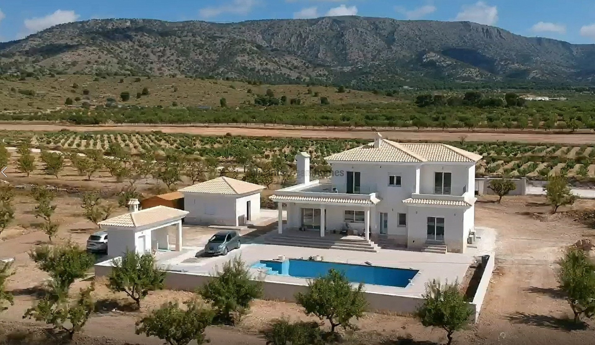 Resale - 4 Bedroom 3 Bathroom Villa in Pinoso -  - Alicante