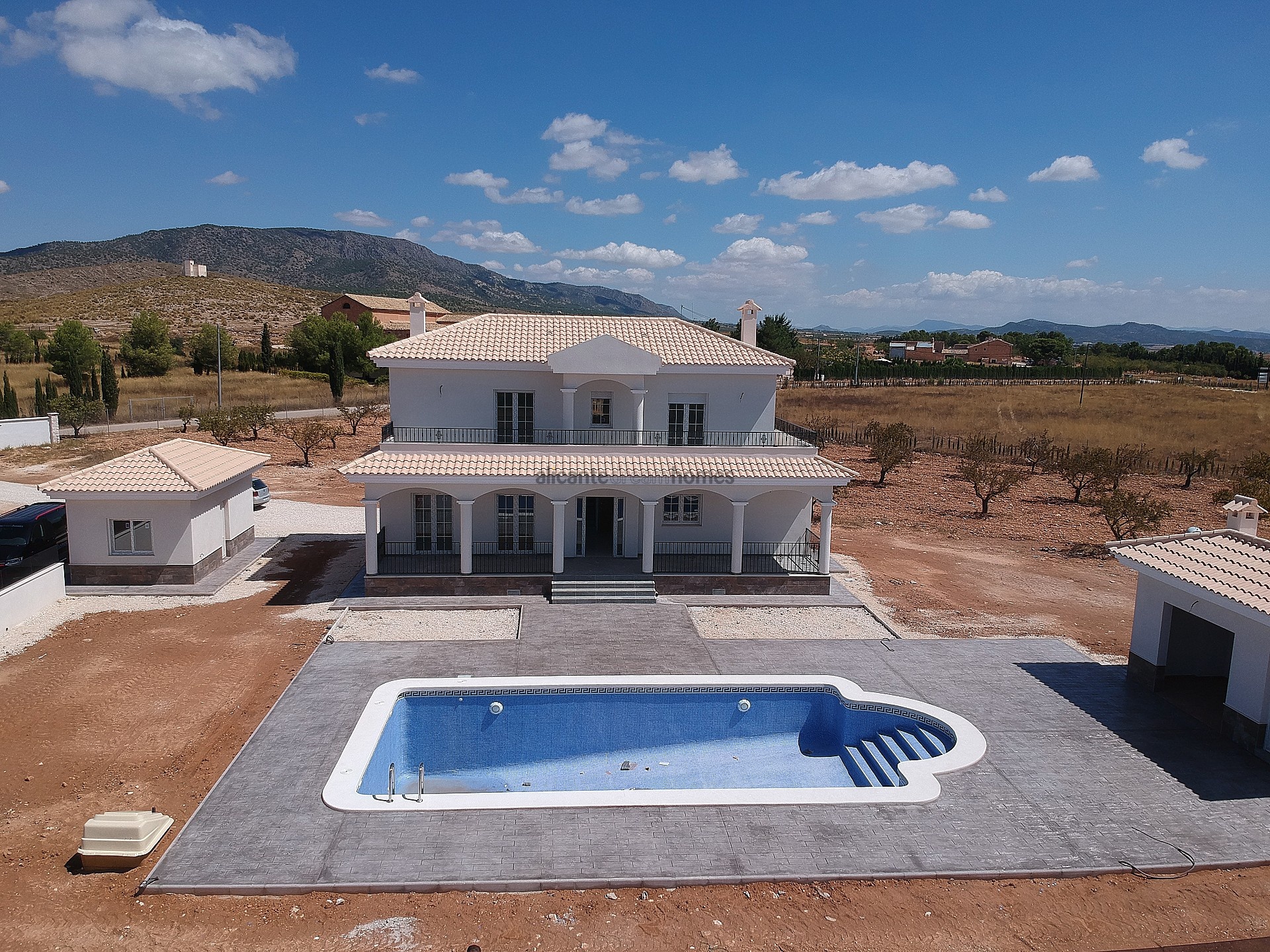 Resale - 4 Bedroom 3 Bathroom Villa in Pinoso -  - Alicante