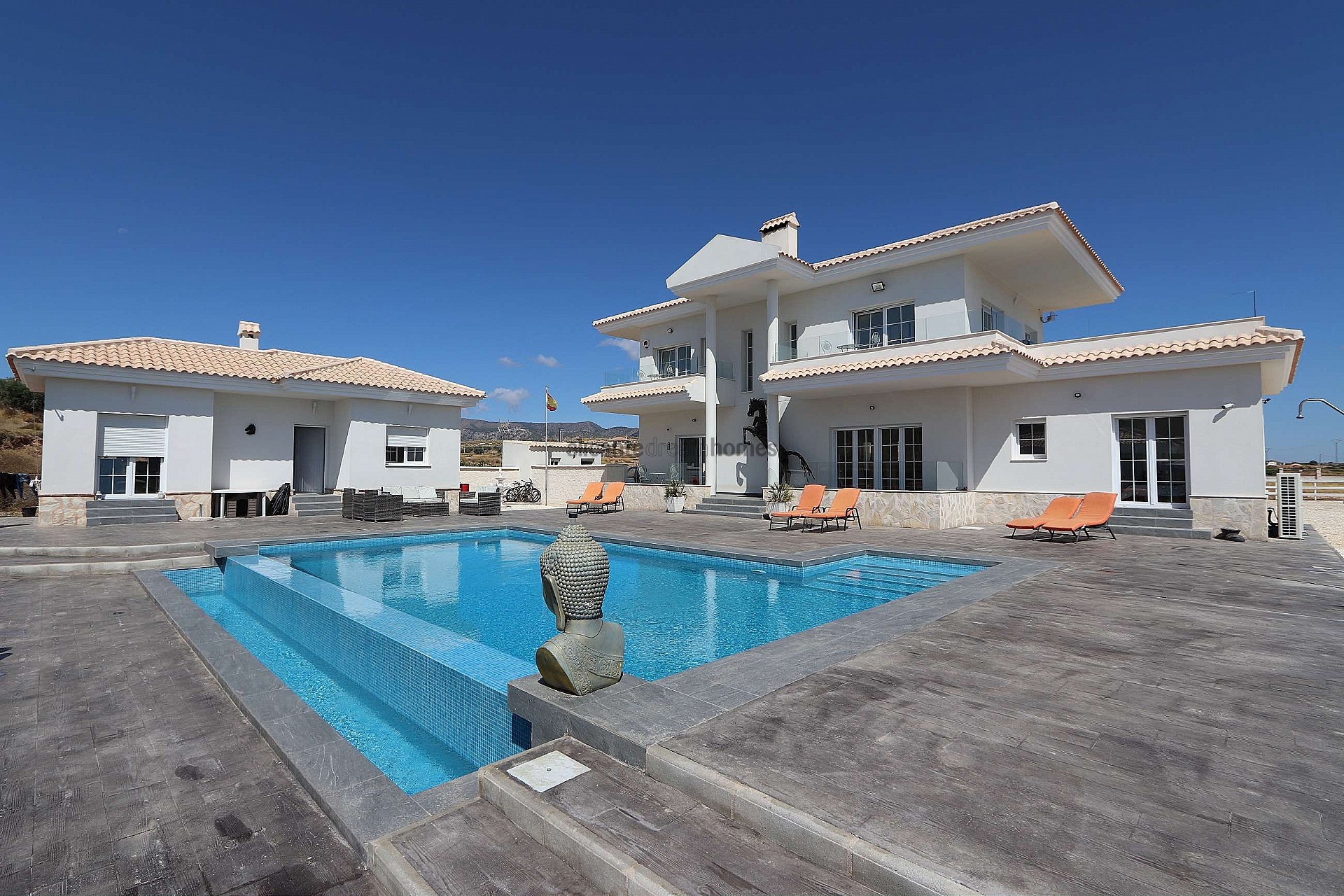 Resale - 4 Bedroom 3 Bathroom Villa in Pinoso -  - Alicante