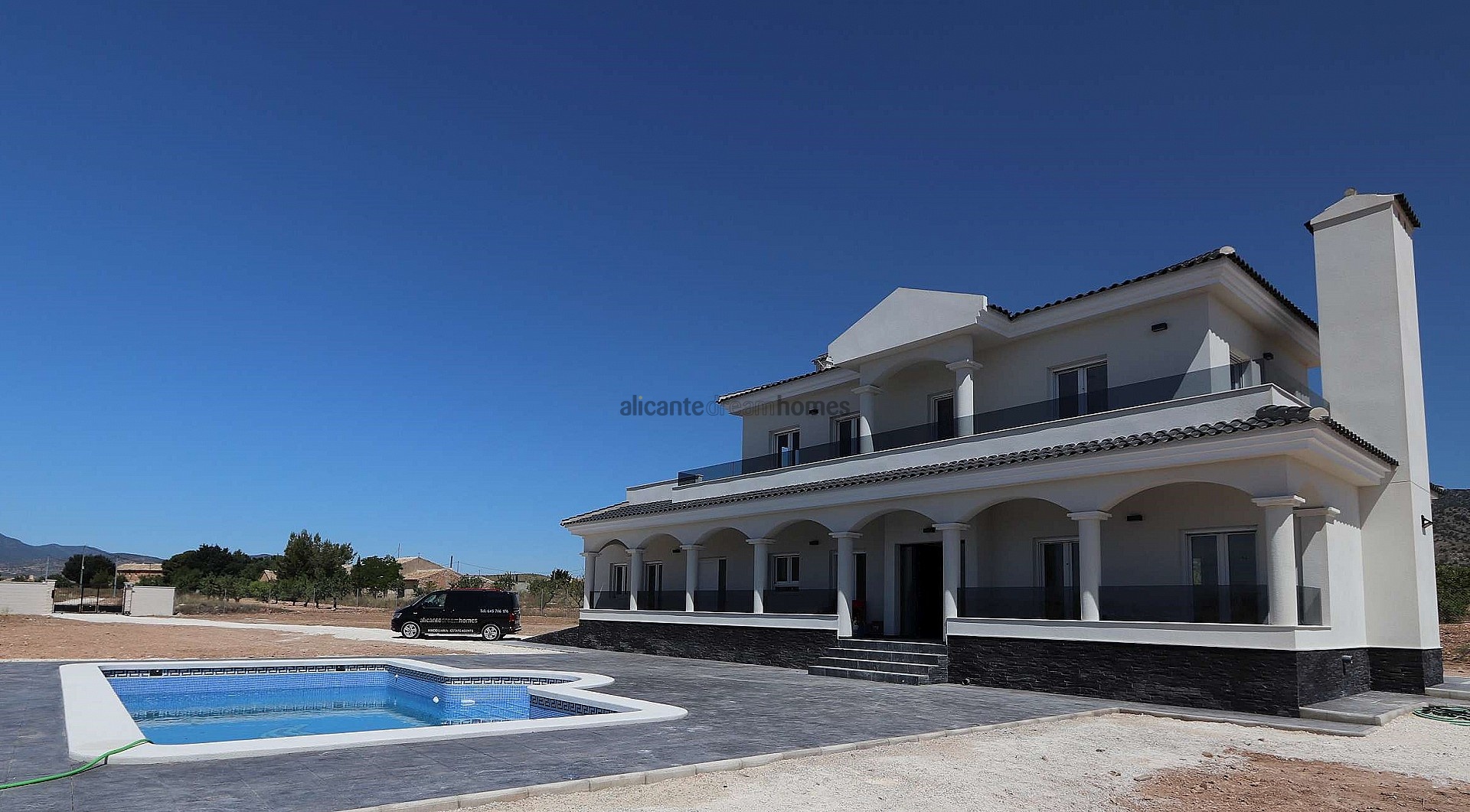 Resale - 4 Bedroom 3 Bathroom Villa in Pinoso -  - Alicante