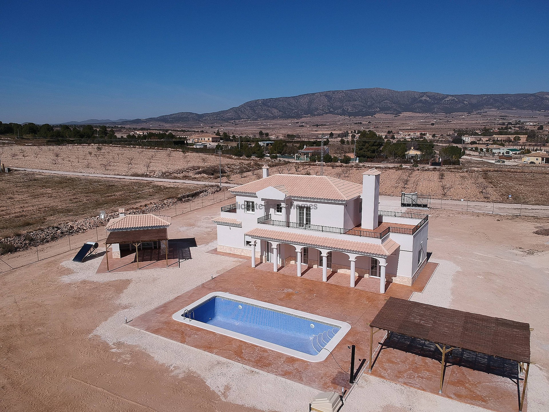 Resale - 4 Bedroom 3 Bathroom Villa in Pinoso -  - Alicante