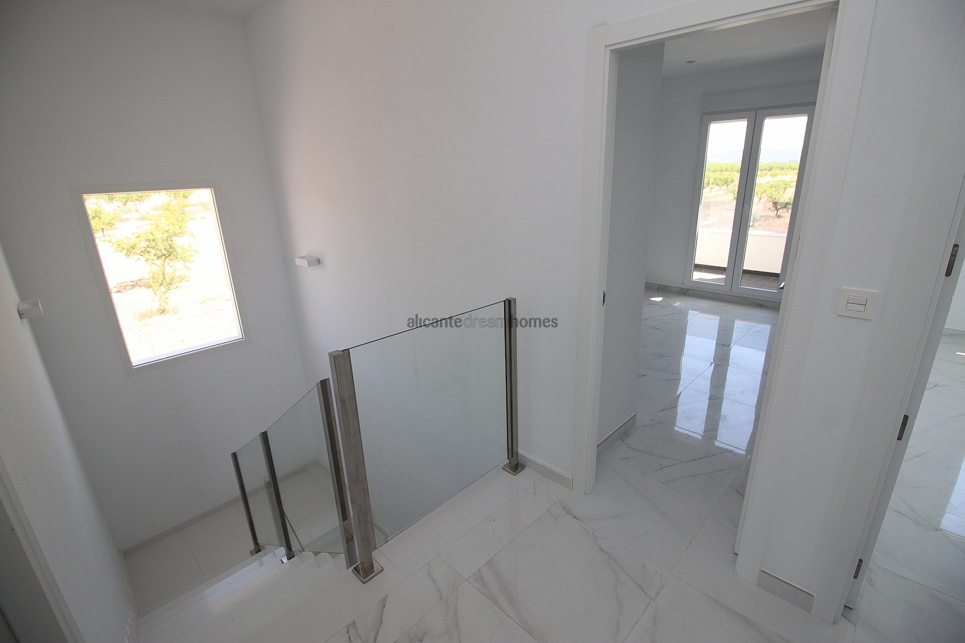 Resale - 4 Bedroom 3 Bathroom Villa in Pinoso -  - Alicante