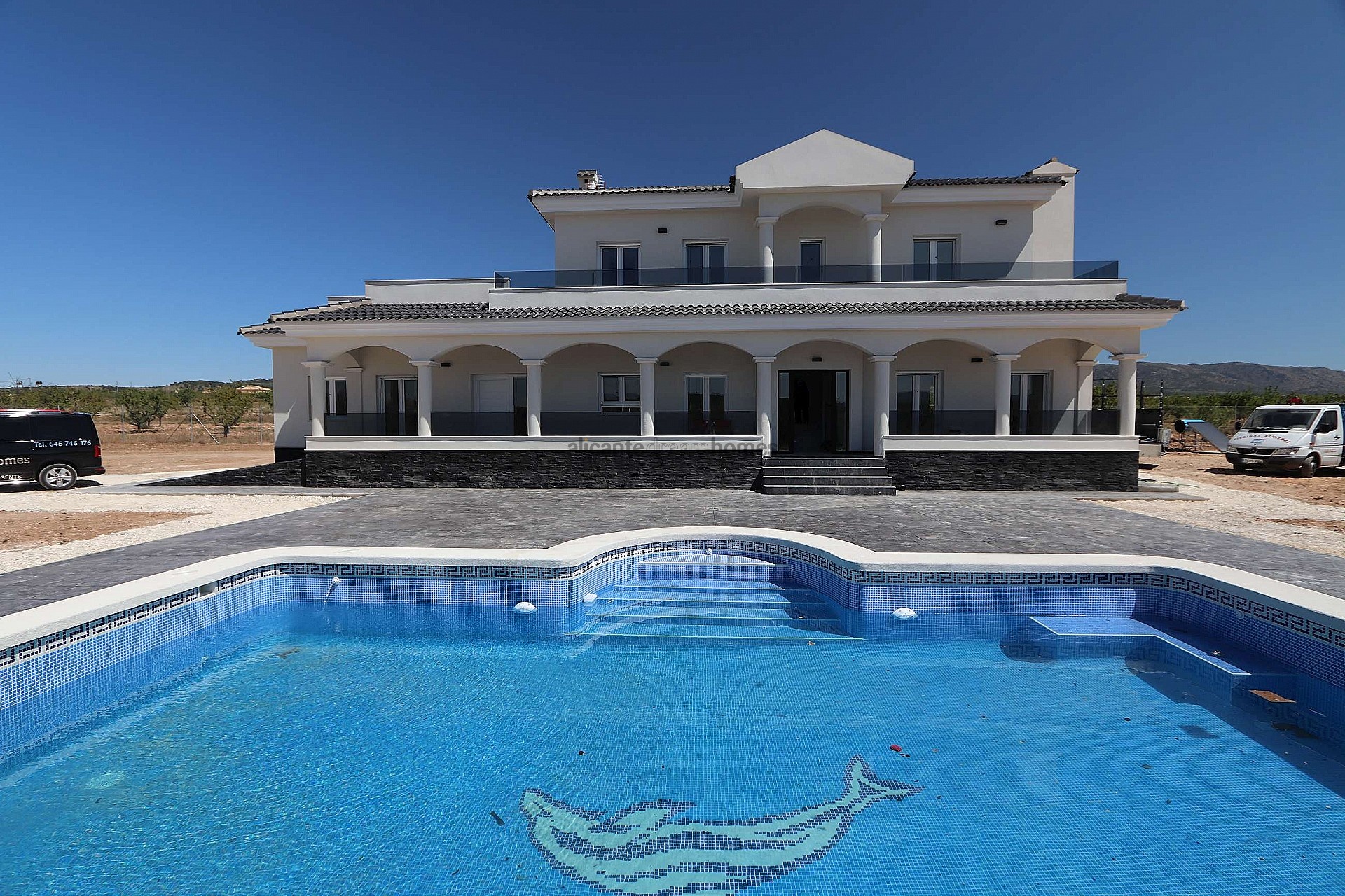 Resale - 4 Bedroom 3 Bathroom Villa in Pinoso -  - Alicante