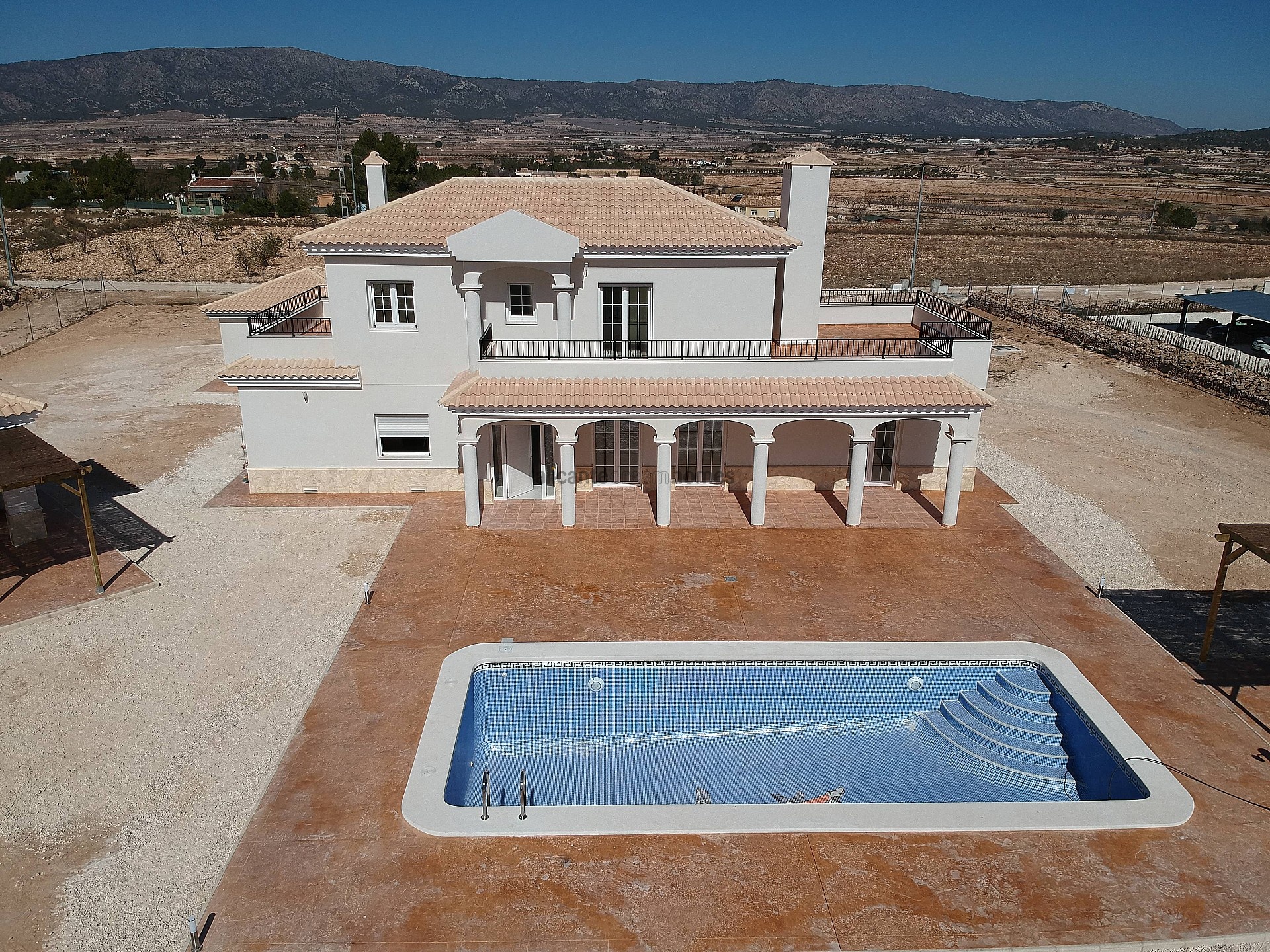 Resale - 4 Bedroom 3 Bathroom Villa in Pinoso -  - Alicante