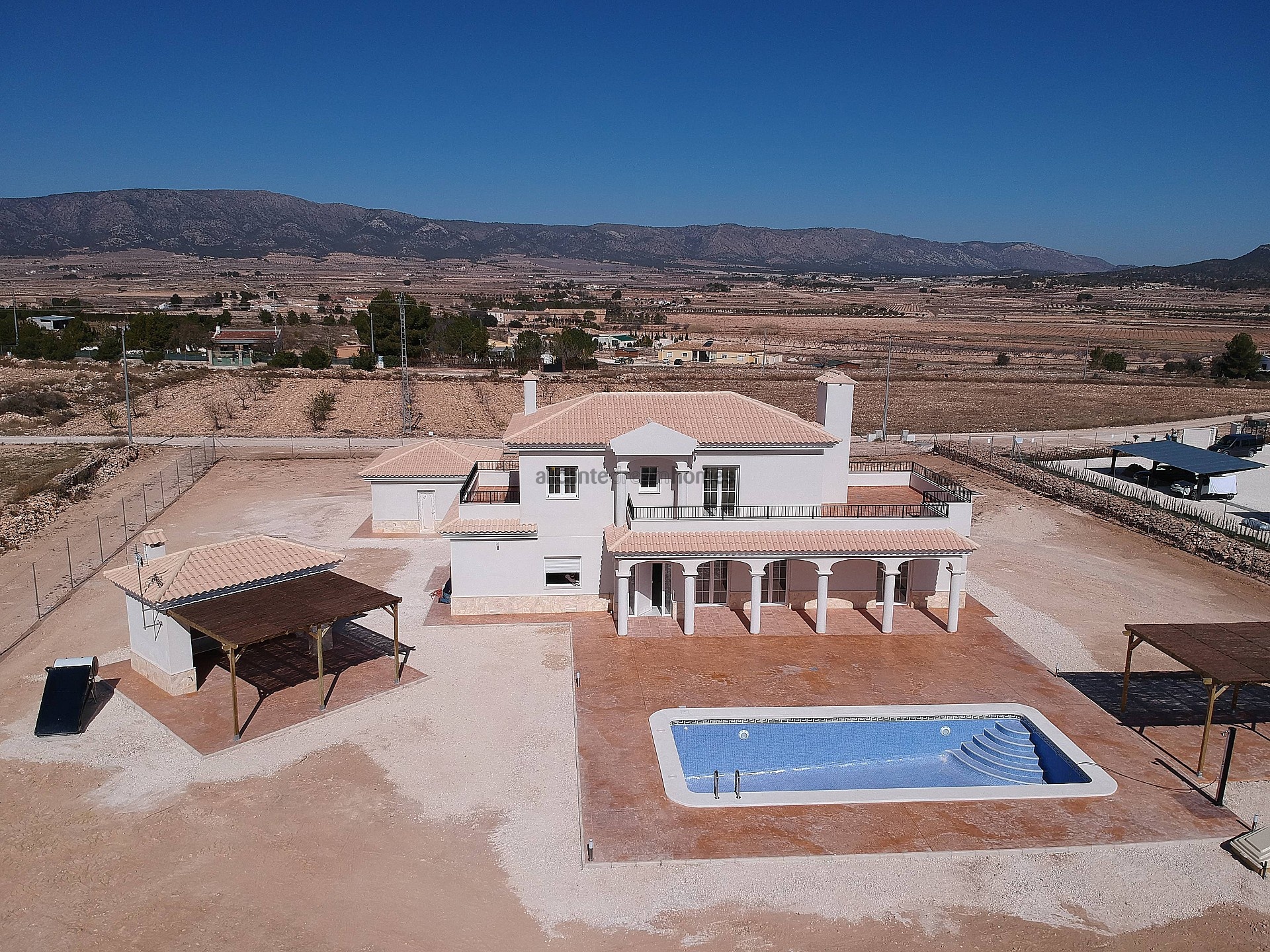 Resale - 4 Bedroom 3 Bathroom Villa in Pinoso -  - Alicante