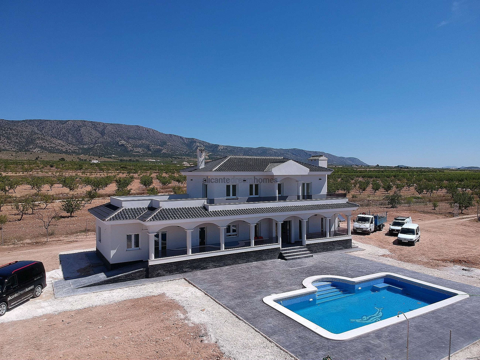 Resale - 4 Bedroom 3 Bathroom Villa in Pinoso -  - Alicante