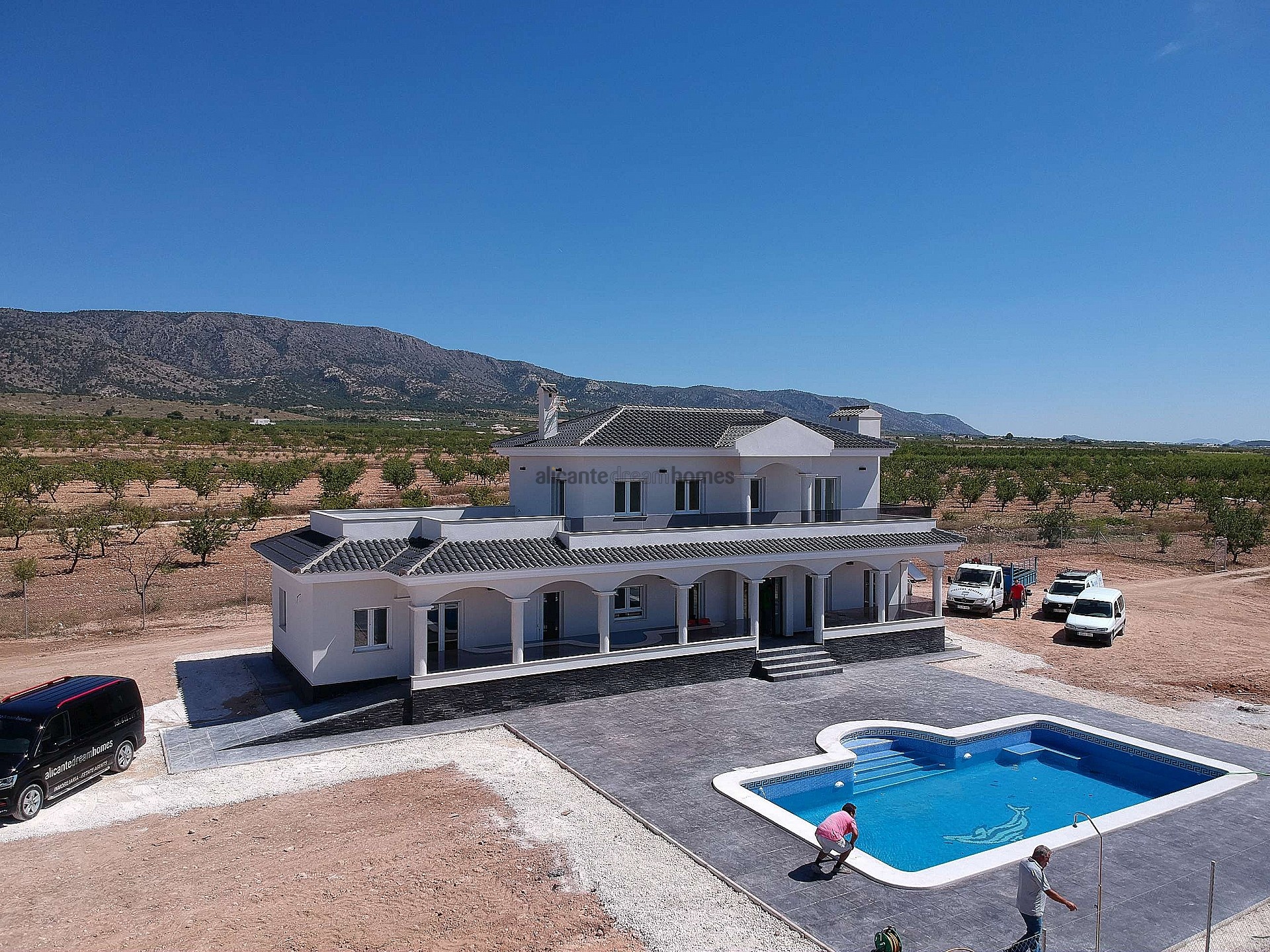 Resale - 4 Bedroom 3 Bathroom Villa in Pinoso -  - Alicante