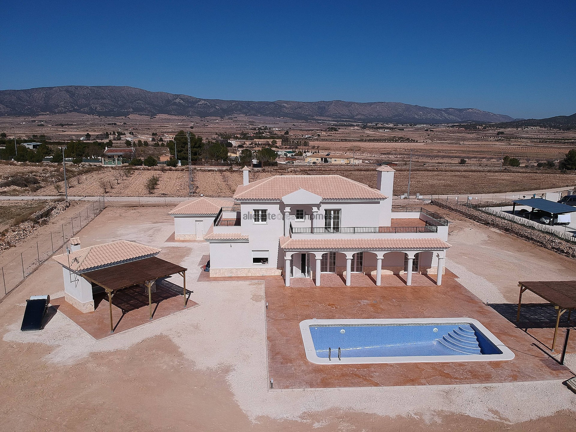 Resale - 4 Bedroom 3 Bathroom Villa in Pinoso -  - Alicante