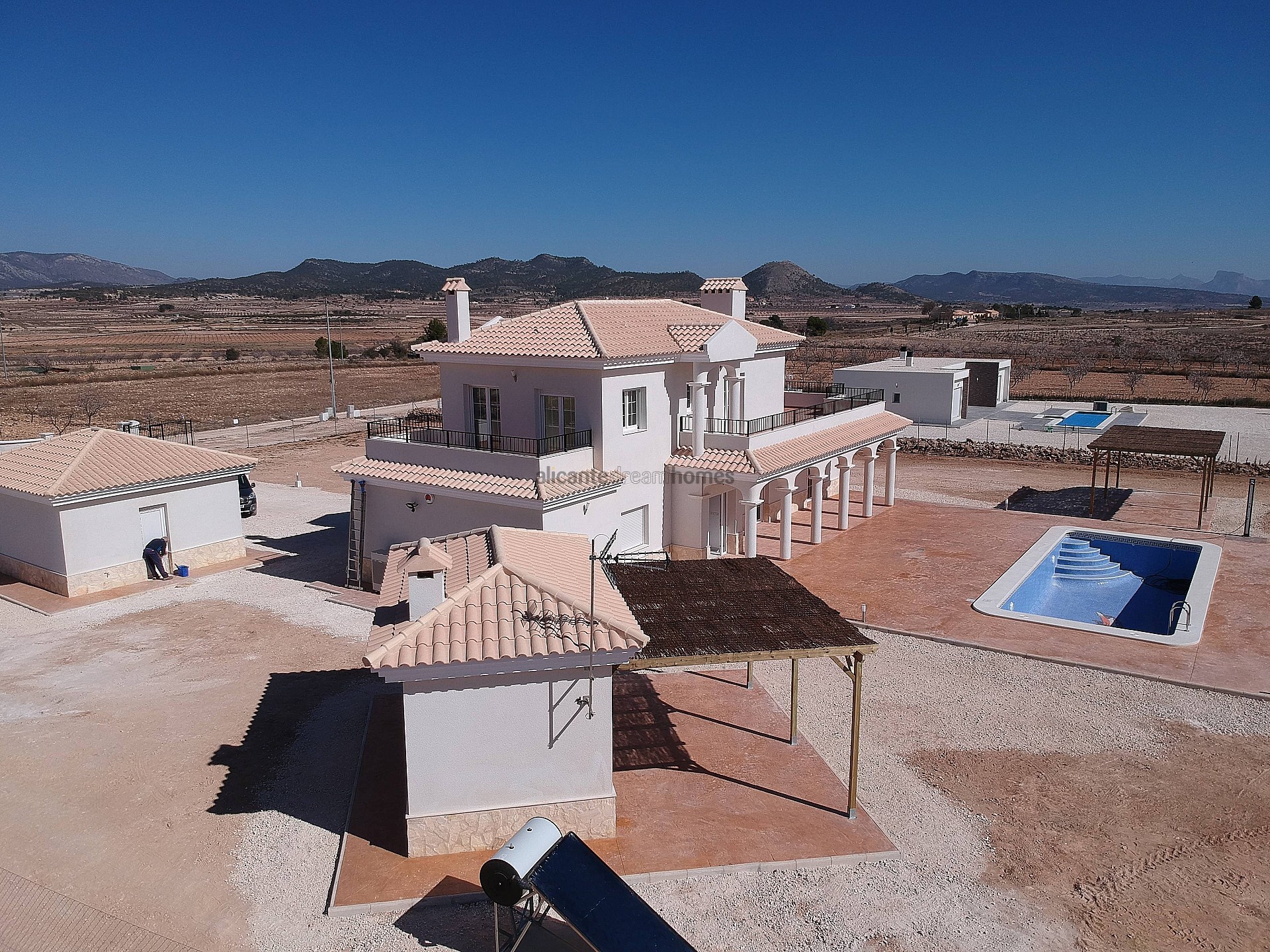 Resale - 4 Bedroom 3 Bathroom Villa in Pinoso -  - Alicante