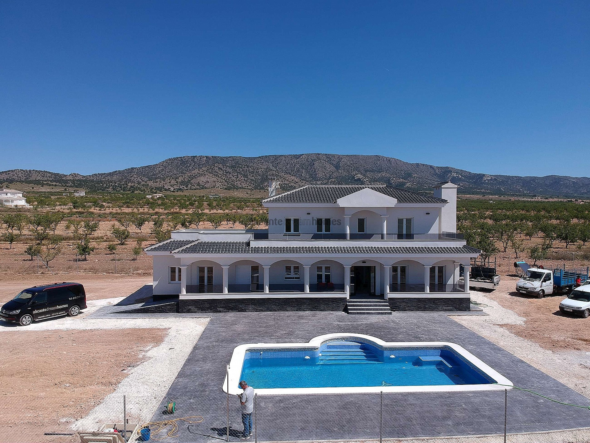 Resale - 4 Bedroom 3 Bathroom Villa in Pinoso -  - Alicante
