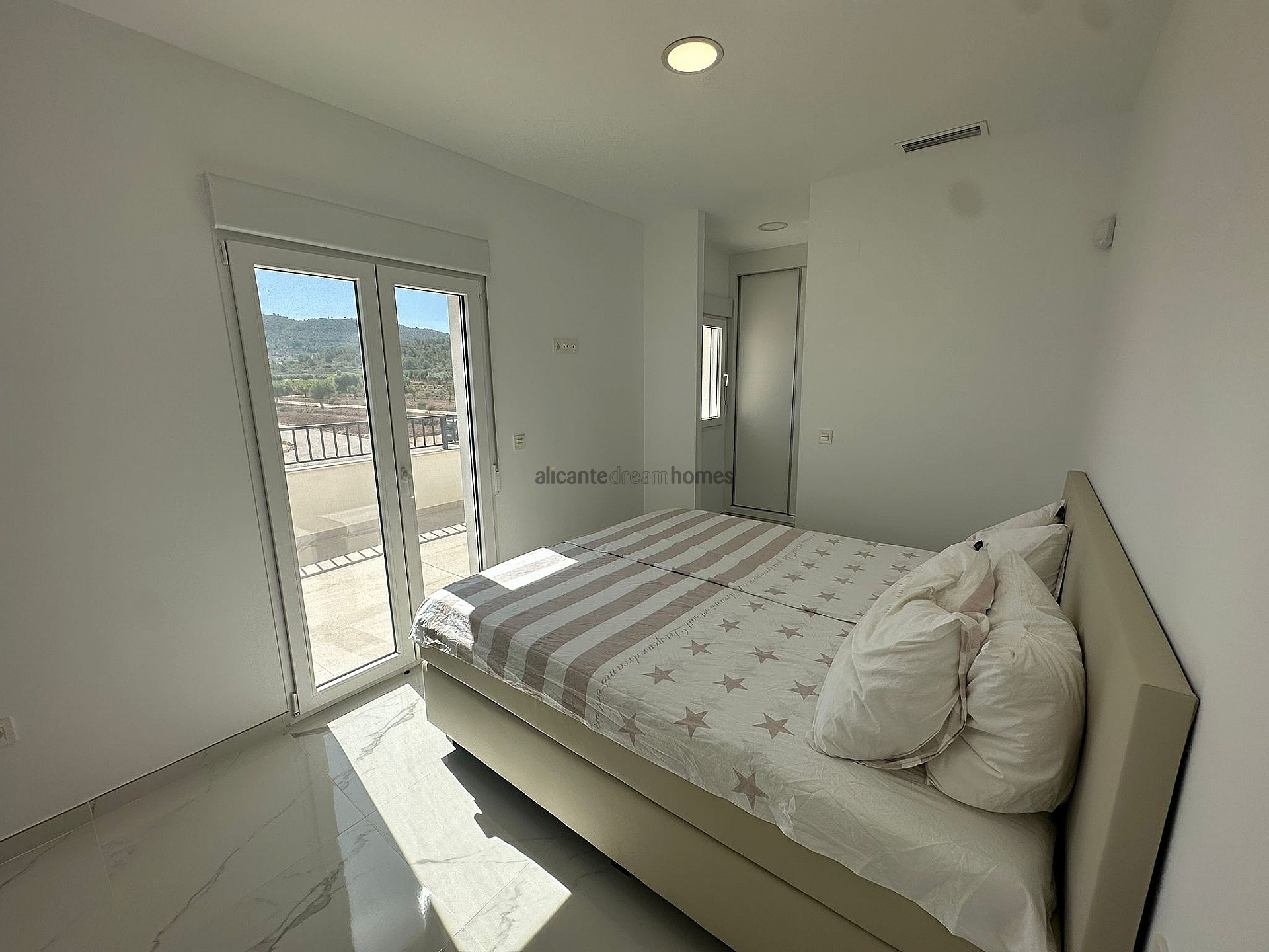 Resale - 4 Bedroom 3 Bathroom Villa in Pinoso - , Pinoso, Alicante, Spain - Alicante