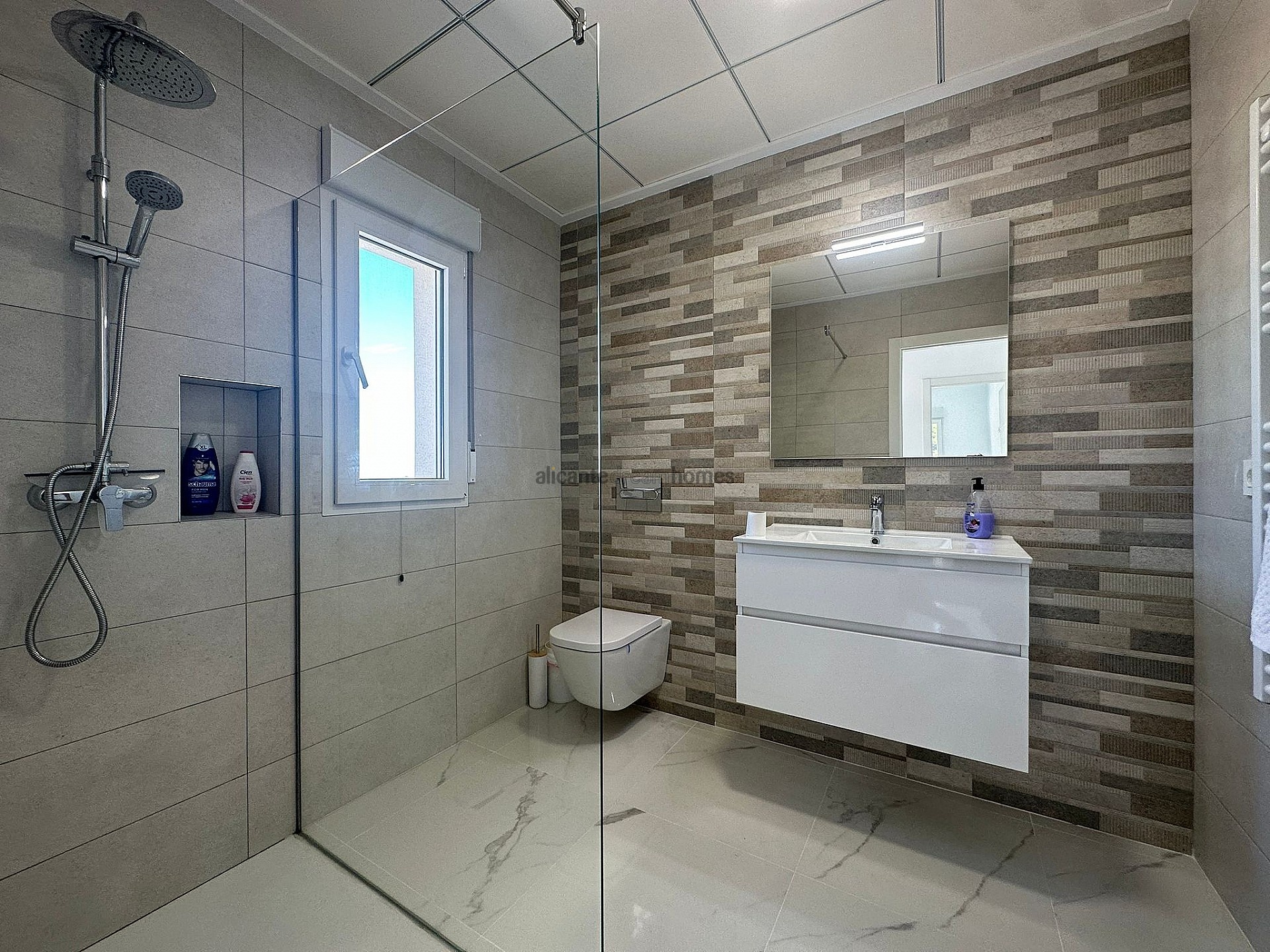 Resale - 4 Bedroom 3 Bathroom Villa in Pinoso - , Pinoso, Alicante, Spain - Alicante