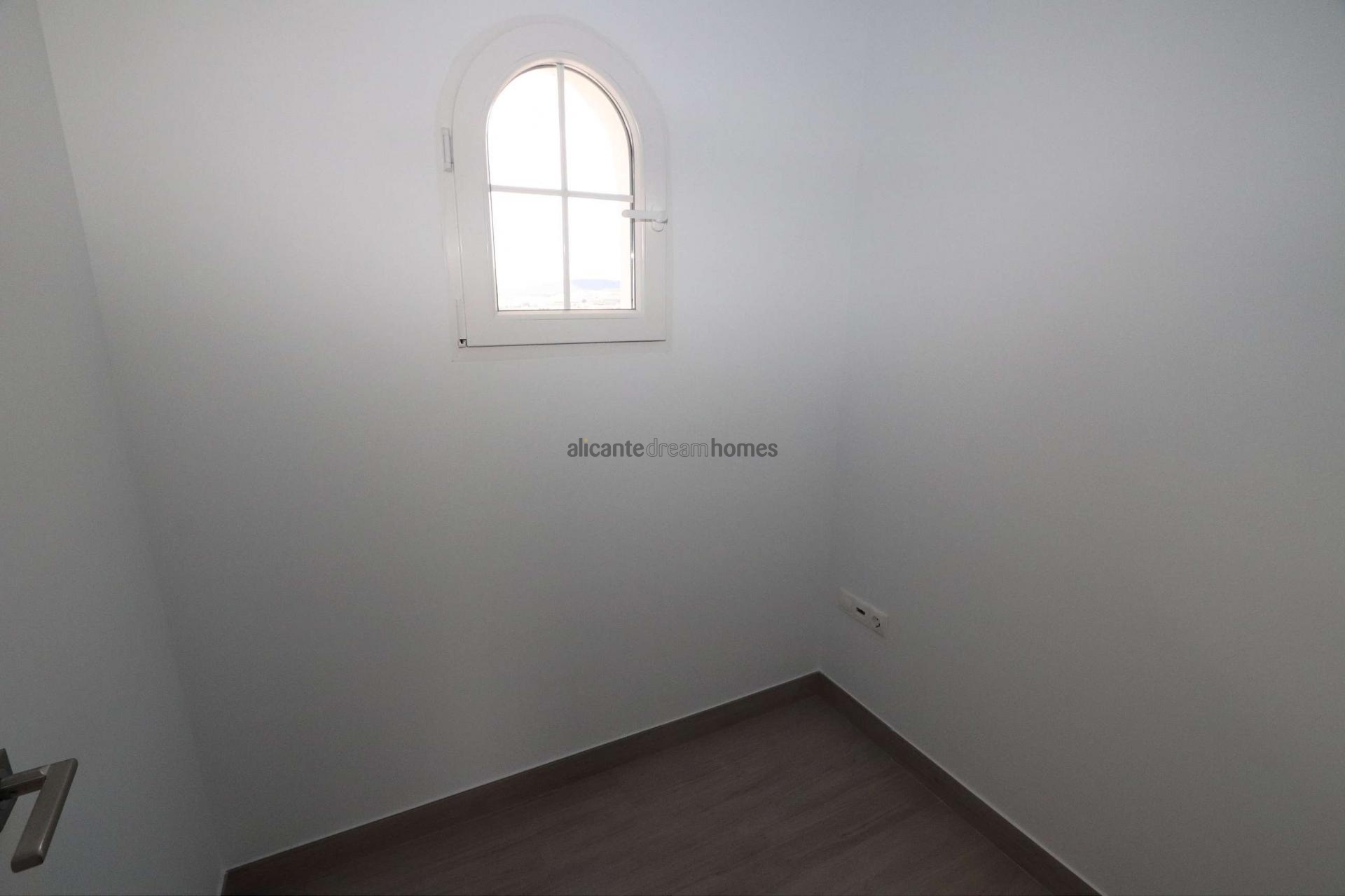 Resale - 4 Bedroom 4 Bathroom Villa in Pinoso -  - Alicante