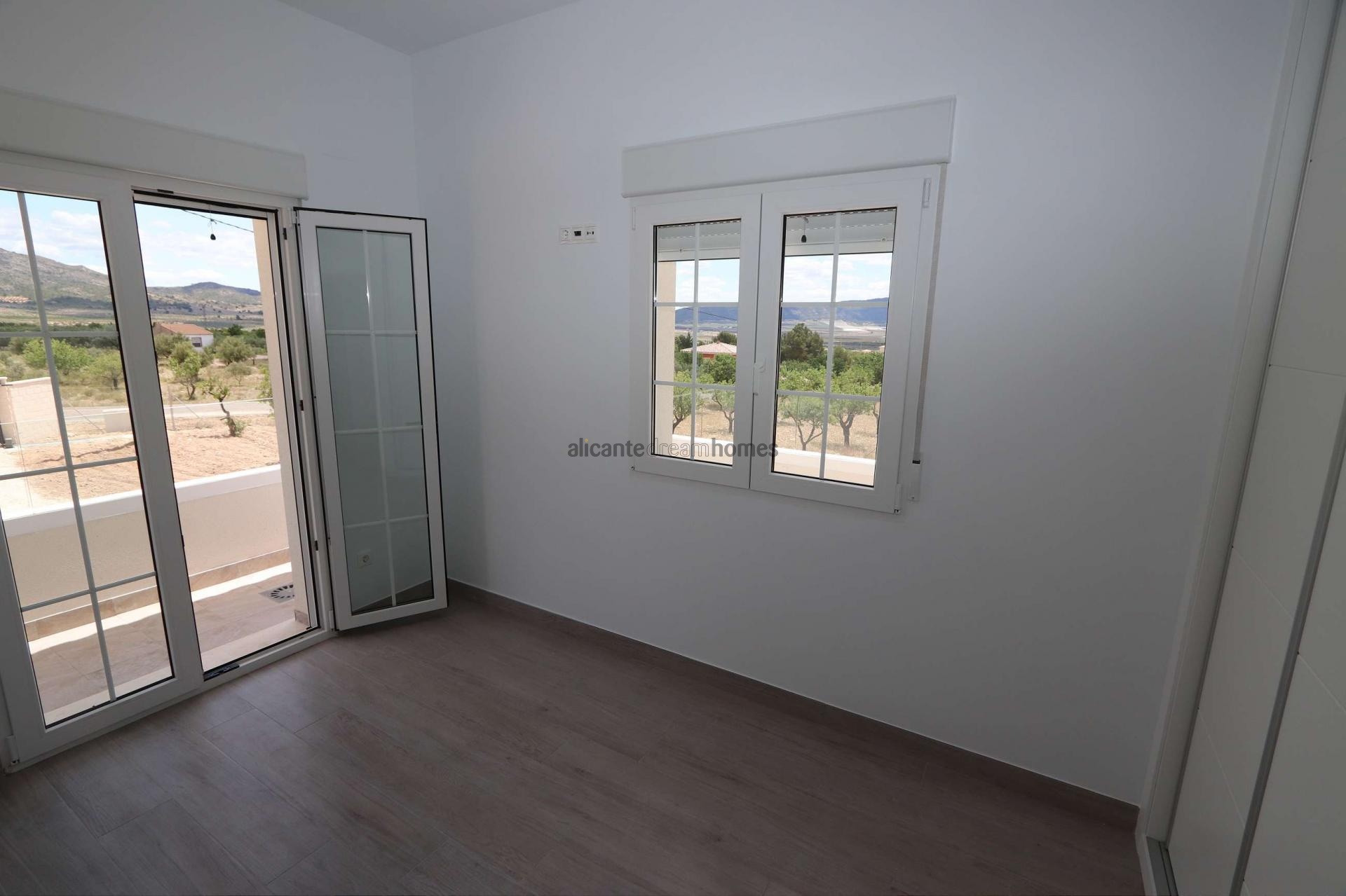 Resale - 4 Bedroom 4 Bathroom Villa in Pinoso -  - Alicante