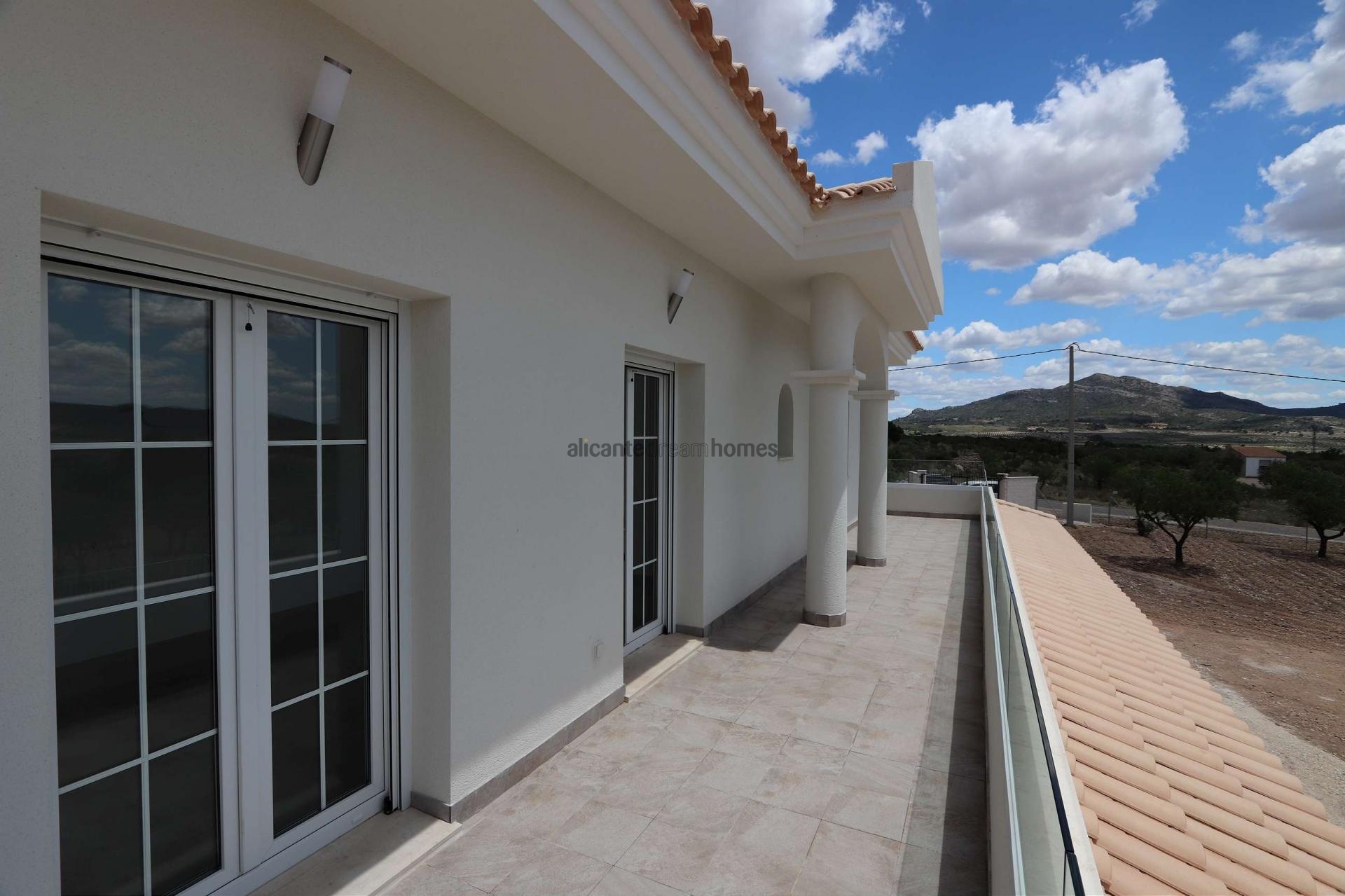 Resale - 4 Bedroom 4 Bathroom Villa in Pinoso -  - Alicante