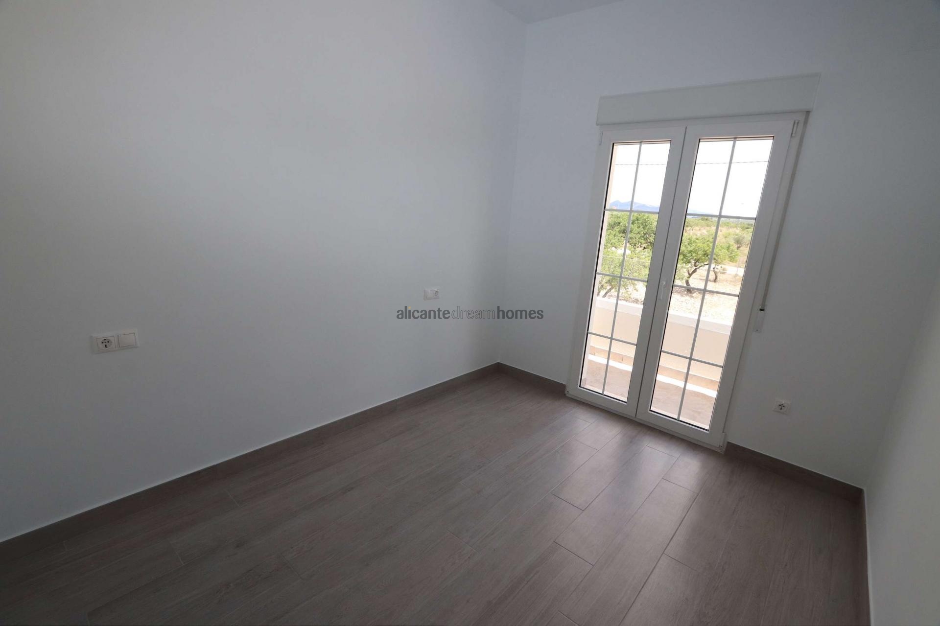 Resale - 4 Bedroom 4 Bathroom Villa in Pinoso -  - Alicante