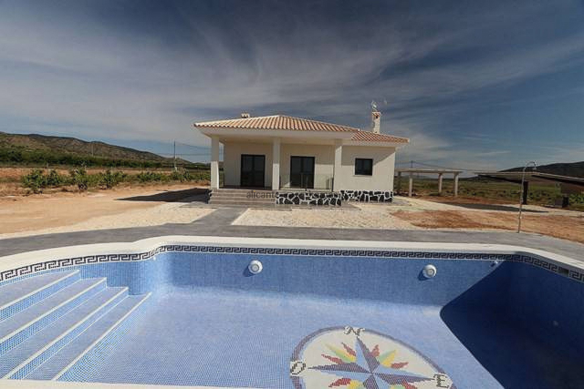 Resale - 3 Bedroom 2 Bathroom Villa in Pinoso -  - Alicante