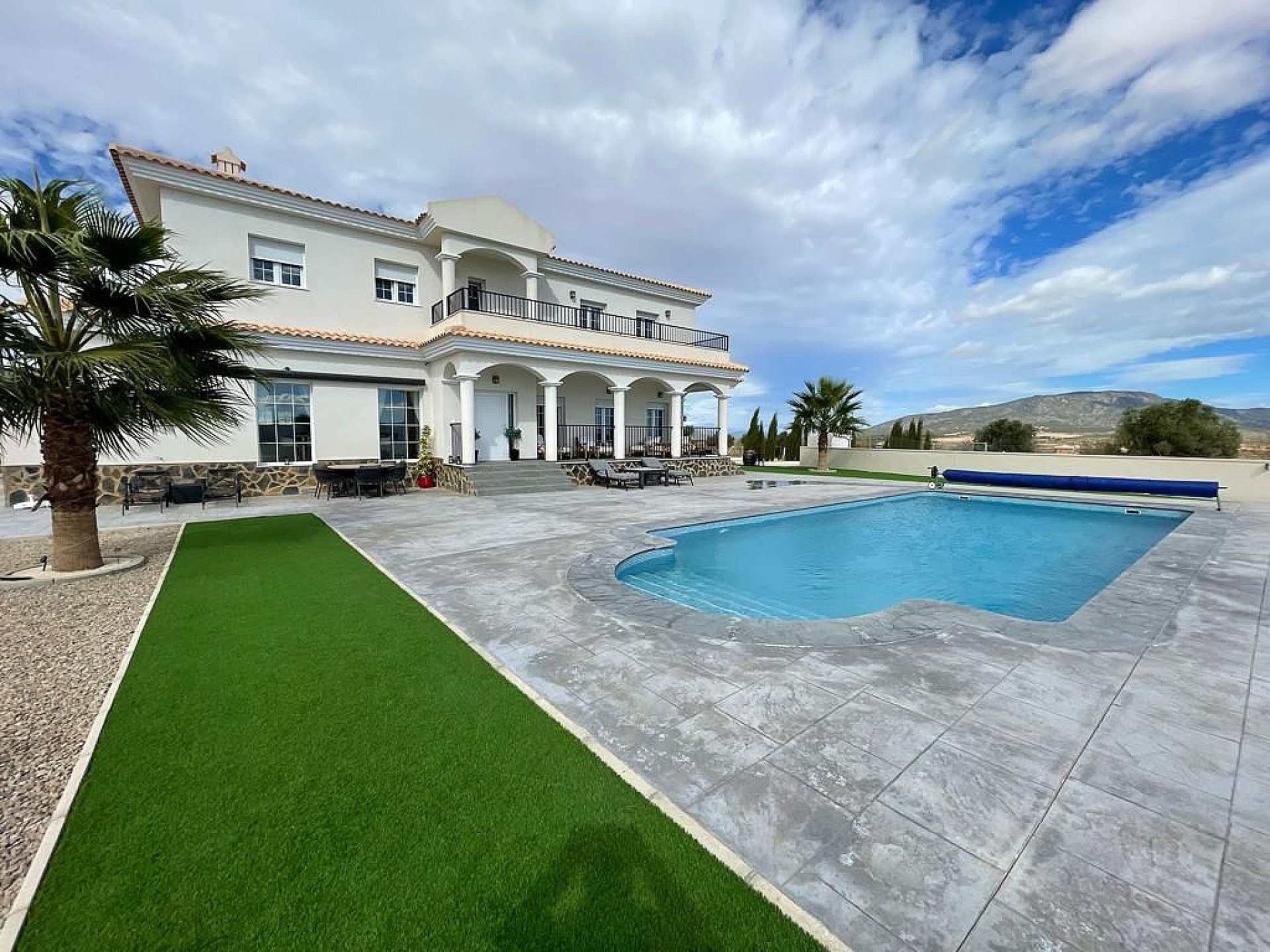 Sold - 4 Bedroom 3 Bathroom Villa in Pinoso -  - Alicante