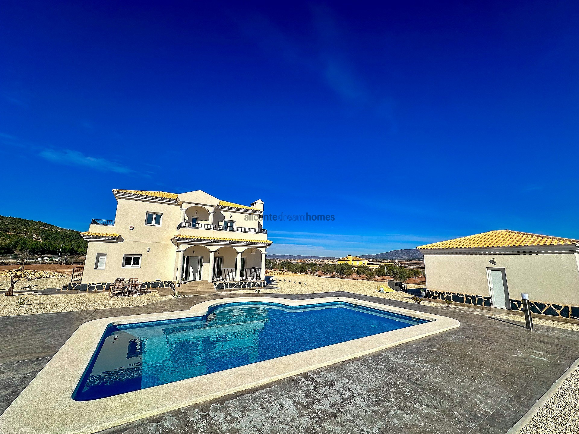 Resale - 4 Bedroom 3 Bathroom Villa in Pinoso - , Pinoso, Alicante, Spain - Alicante
