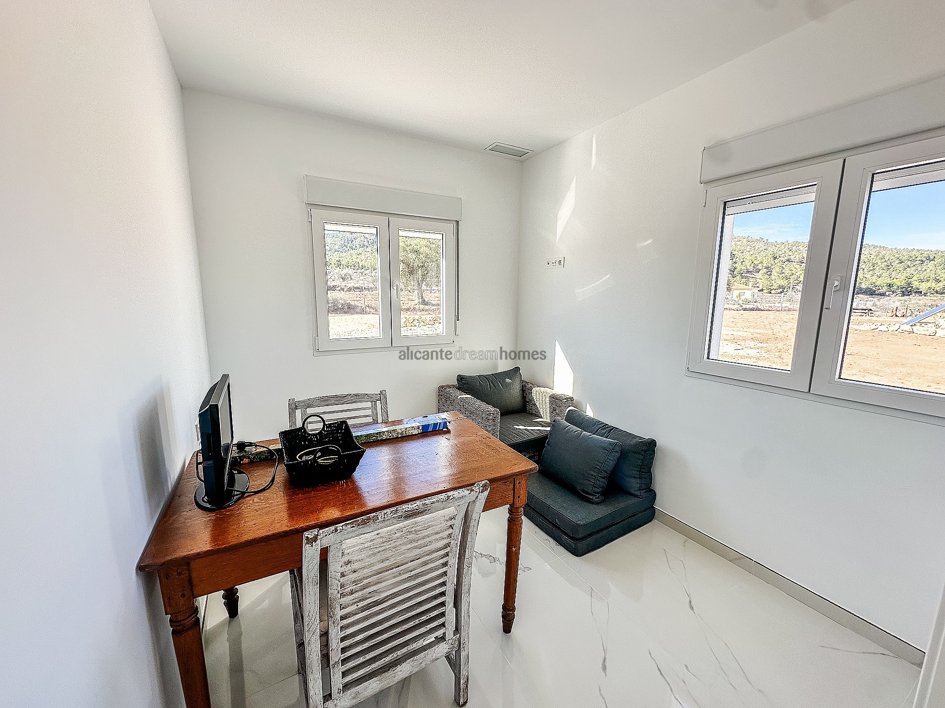 Resale - 4 Bedroom 3 Bathroom Villa in Pinoso - , Pinoso, Alicante, Spain - Alicante
