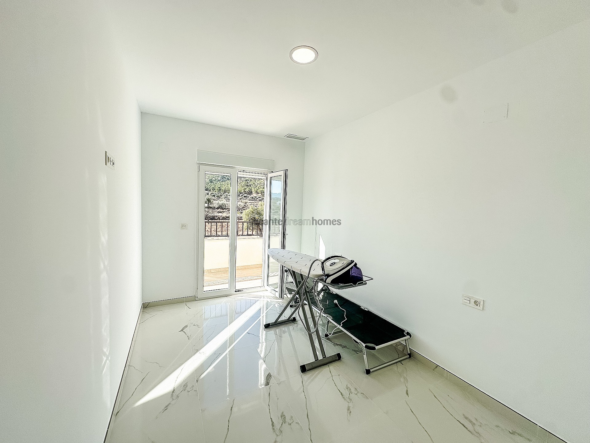 Resale - 4 Bedroom 3 Bathroom Villa in Pinoso - , Pinoso, Alicante, Spain - Alicante