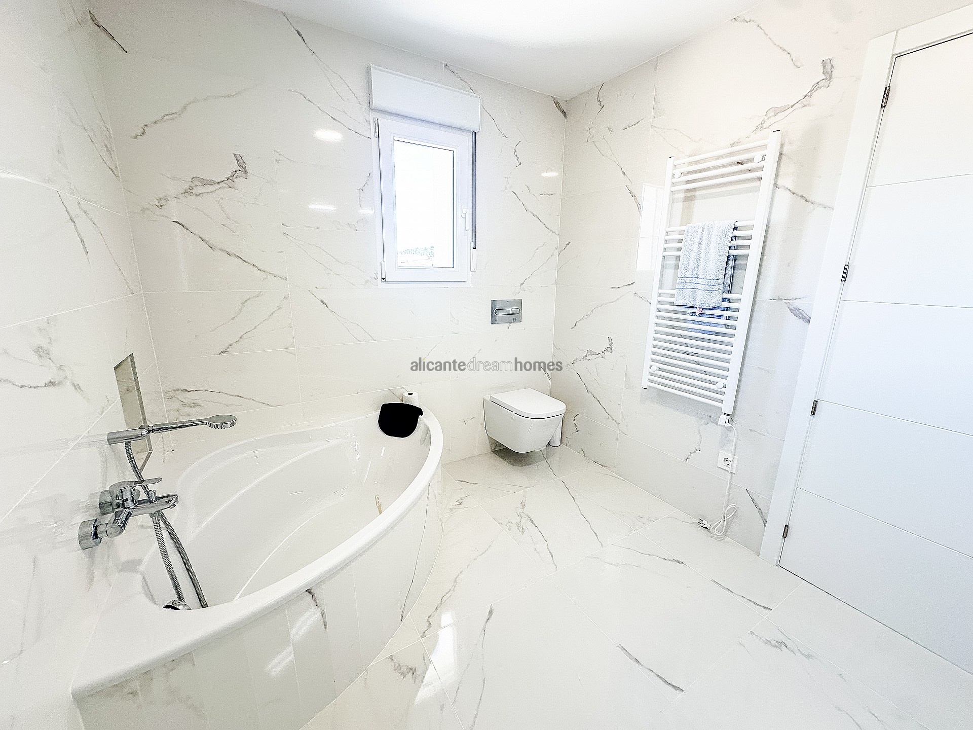 Resale - 4 Bedroom 3 Bathroom Villa in Pinoso - , Pinoso, Alicante, Spain - Alicante