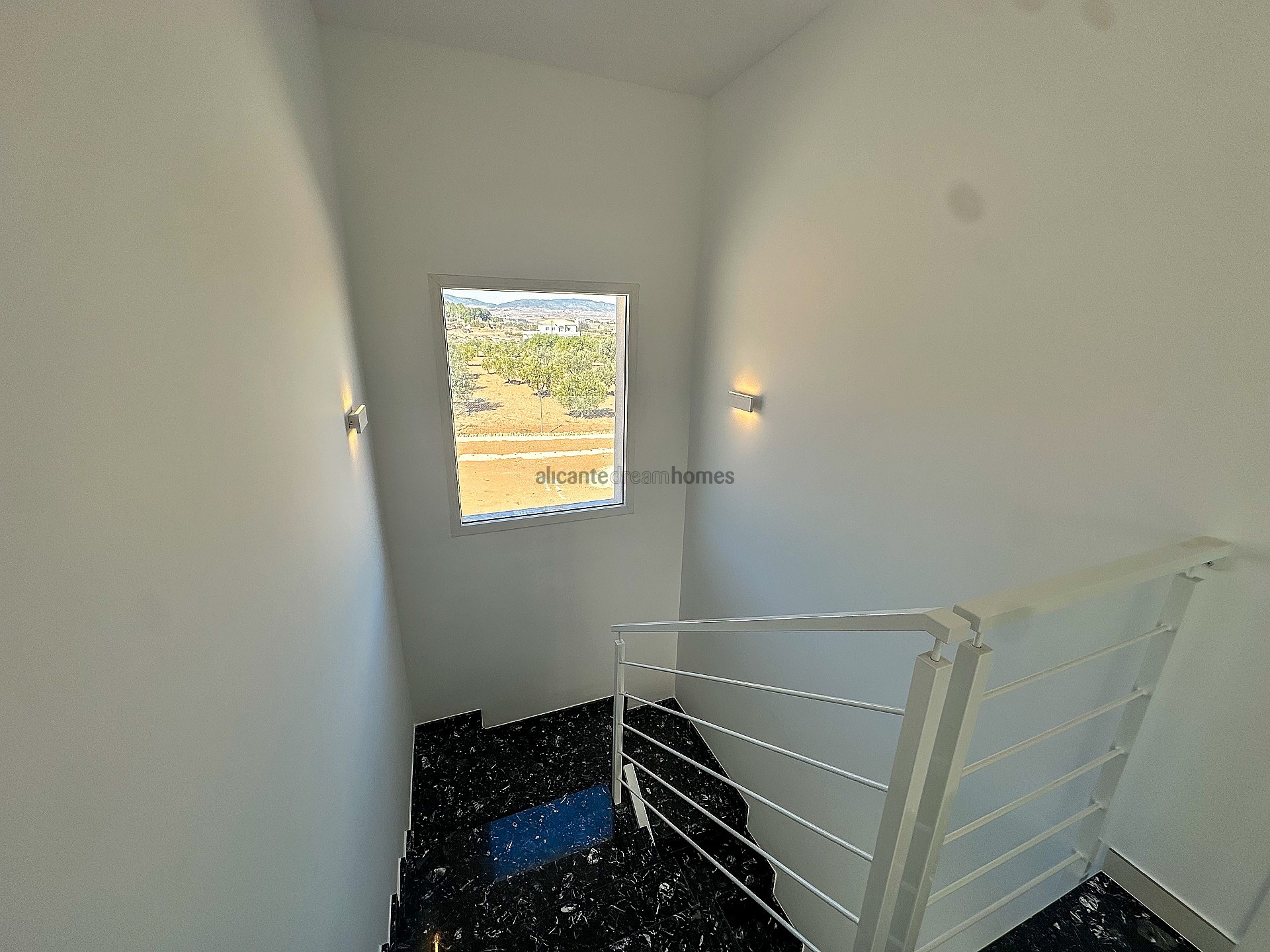 Resale - 4 Bedroom 3 Bathroom Villa in Pinoso - , Pinoso, Alicante, Spain - Alicante